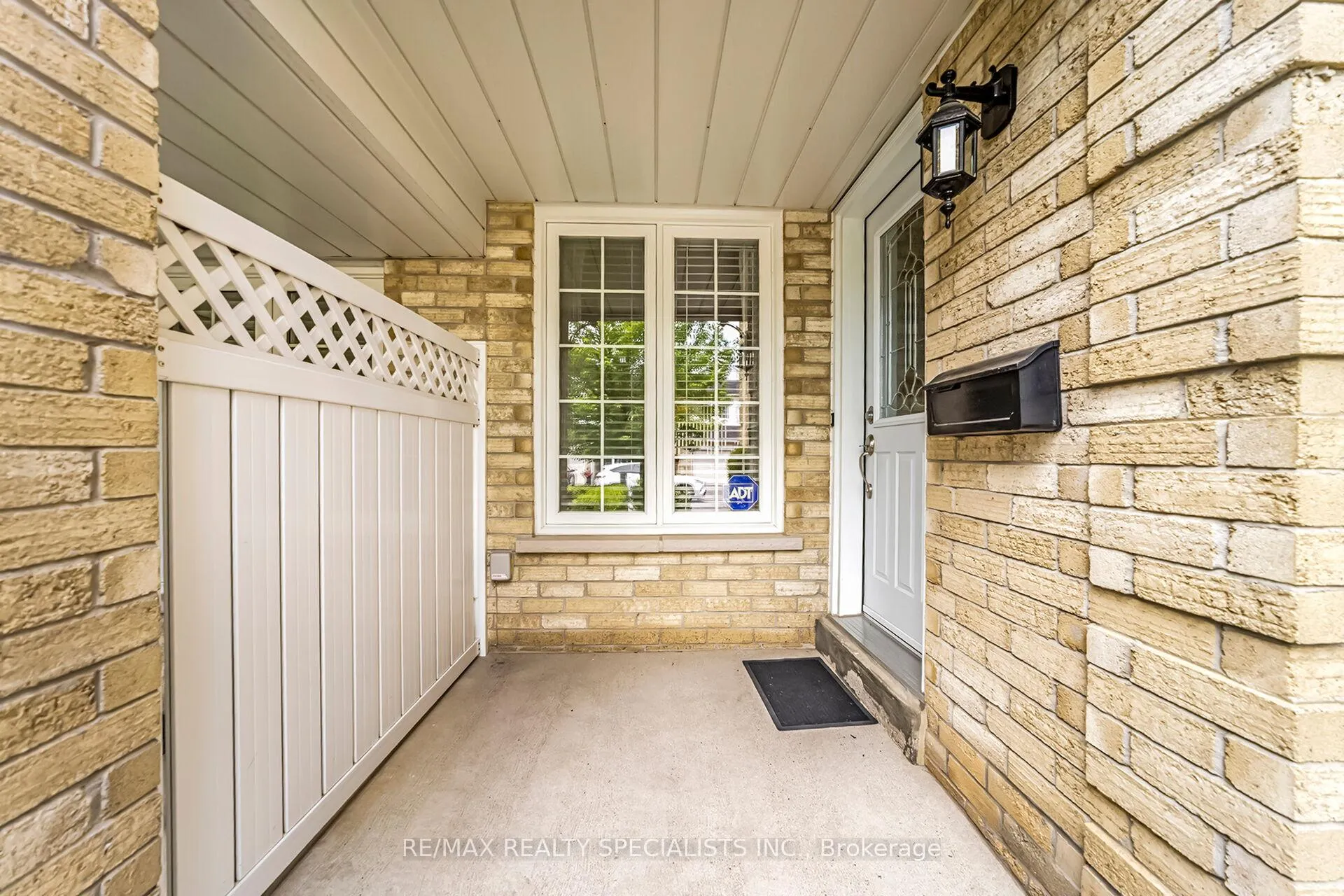 Photo 5 of 39 Heathcliffe Square, Brampton, Central Park — HOMEH
