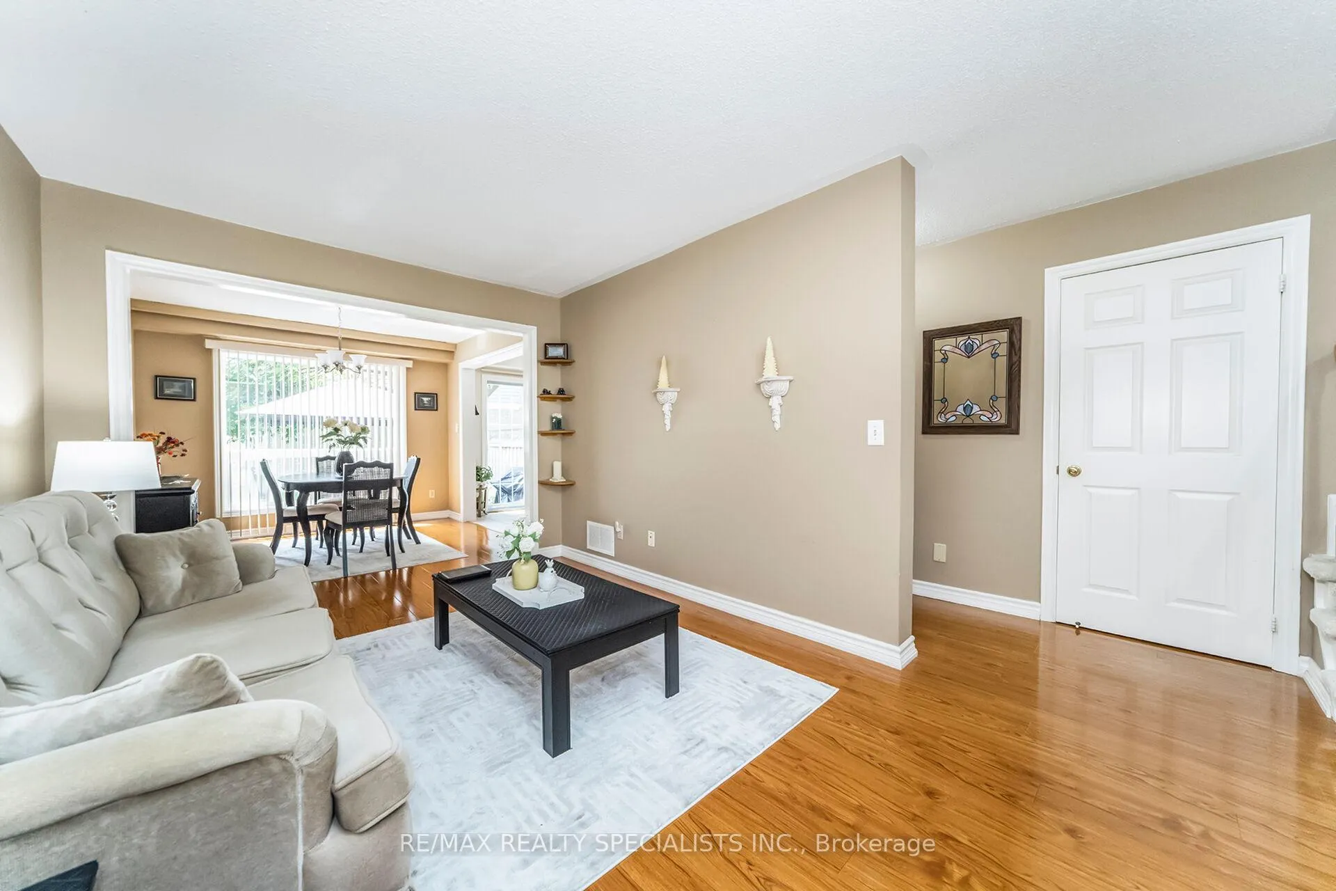 Photo 7 of 39 Heathcliffe Square, Brampton, Central Park — HOMEH