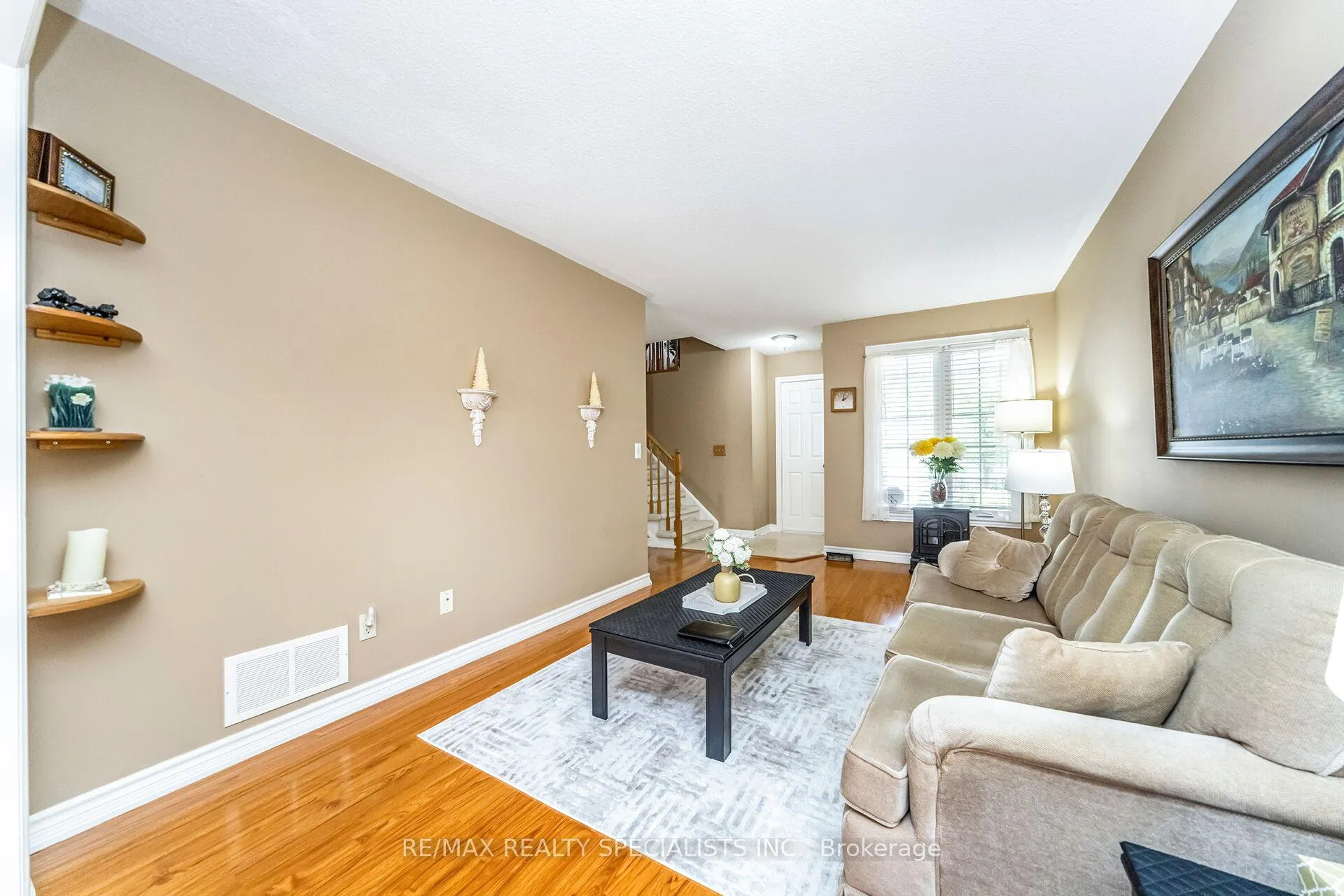 Photo 8 of 39 Heathcliffe Square, Brampton, Central Park — HOMEH