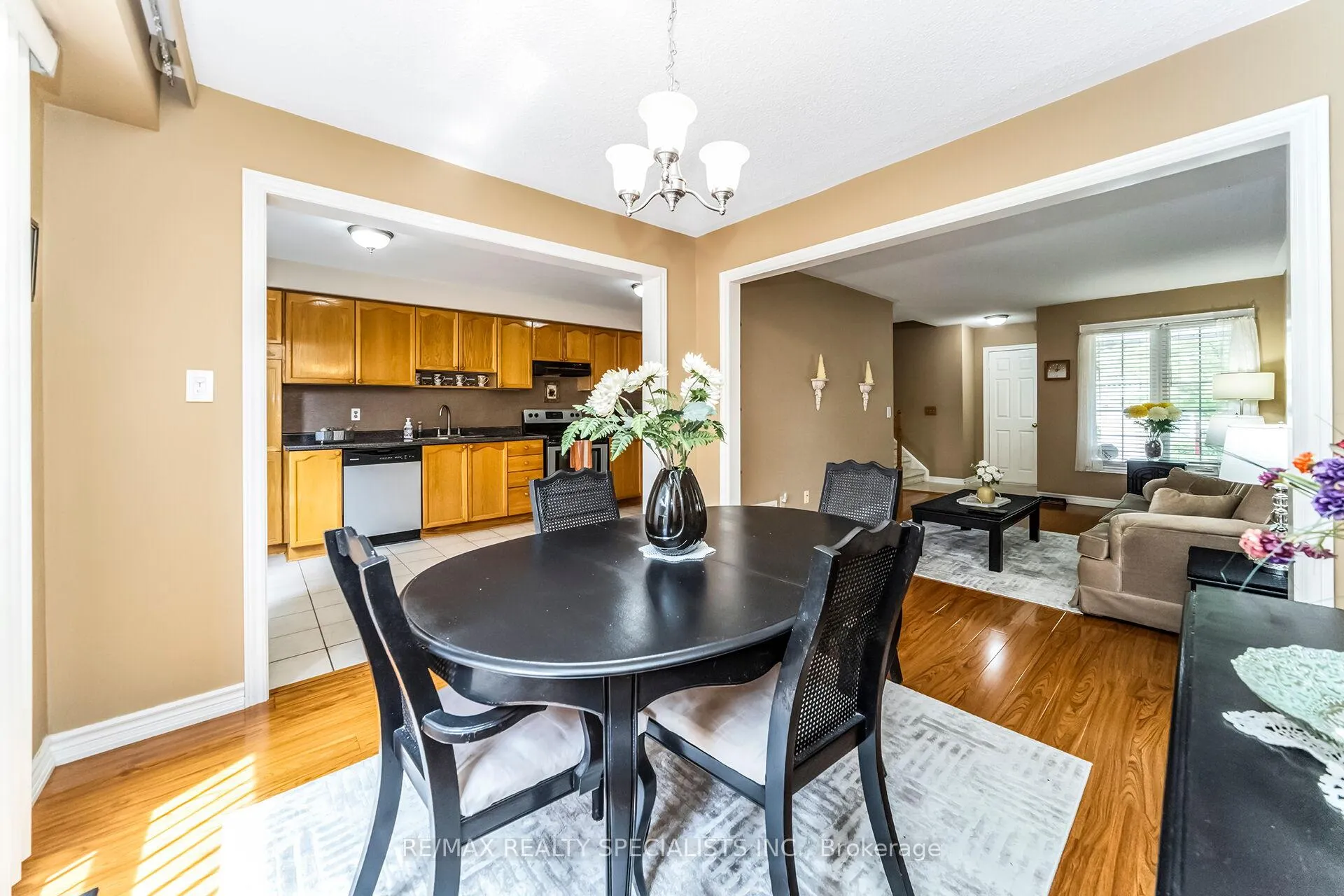 Photo 10 of 39 Heathcliffe Square, Brampton, Central Park — HOMEH