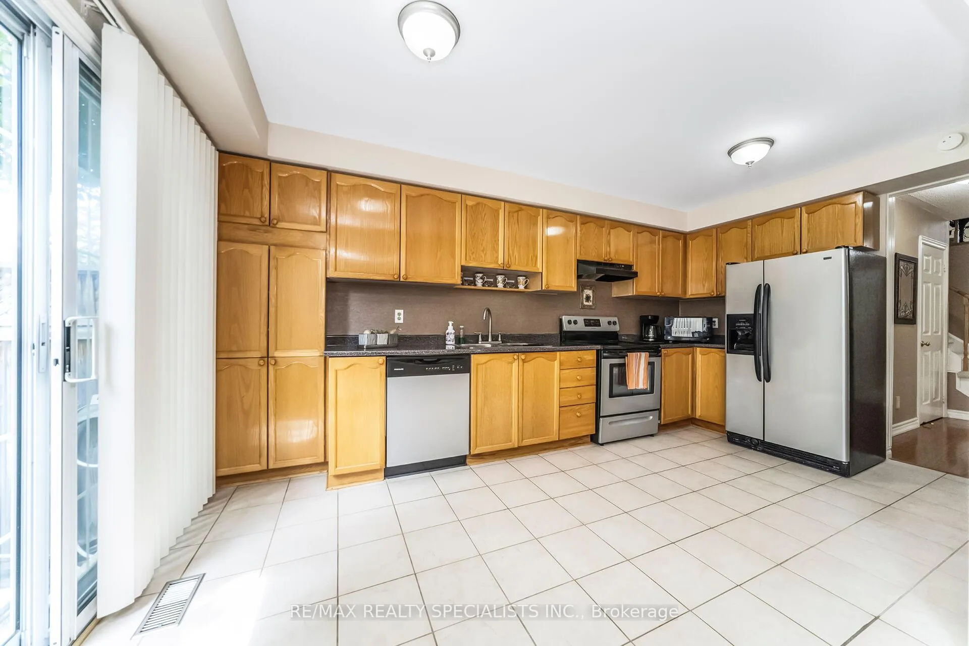 Photo 11 of 39 Heathcliffe Square, Brampton, Central Park — HOMEH