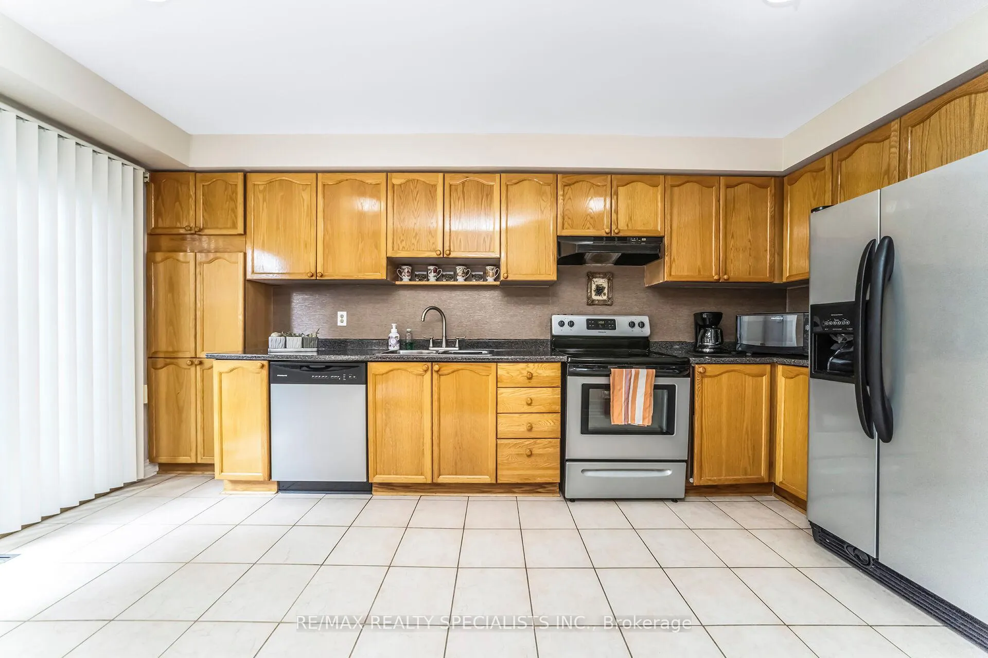 Photo 14 of 39 Heathcliffe Square, Brampton, Central Park — HOMEH