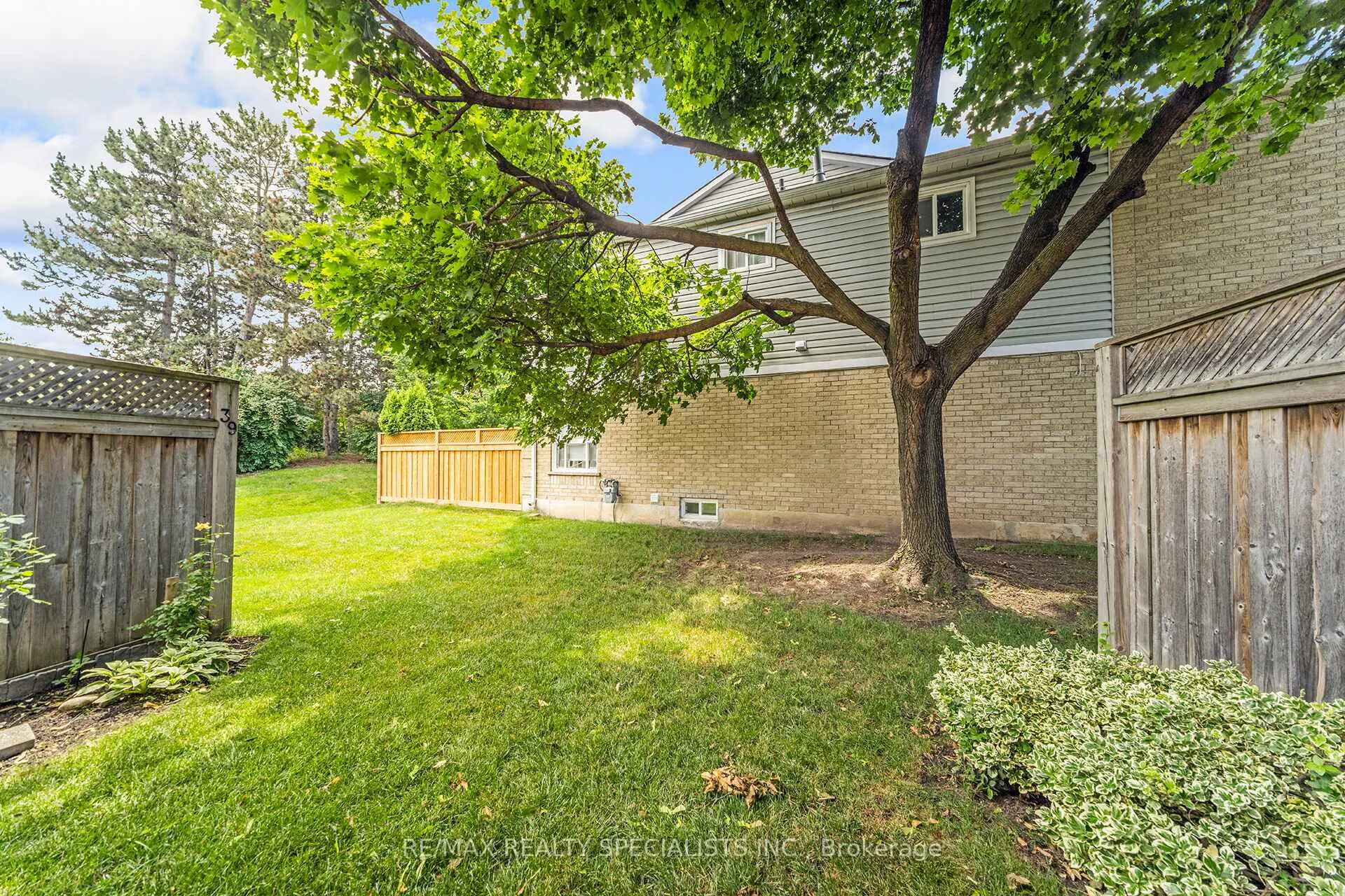 Photo 39 of 39 Heathcliffe Square, Brampton, Central Park — HOMEH