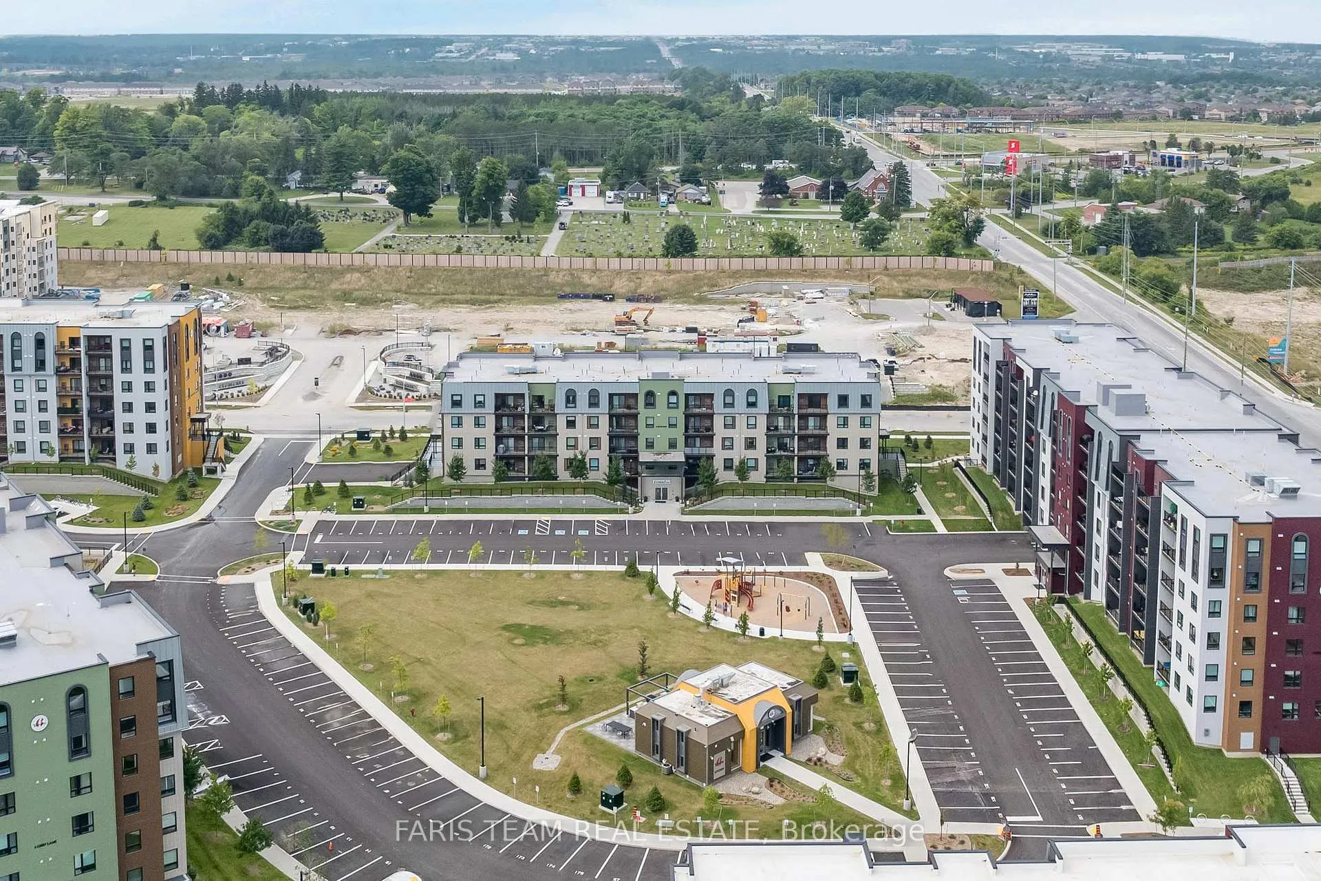 Photo 3 of Unit 302, 6 Spice Way, Barrie, Innis-Shore — HOMEH