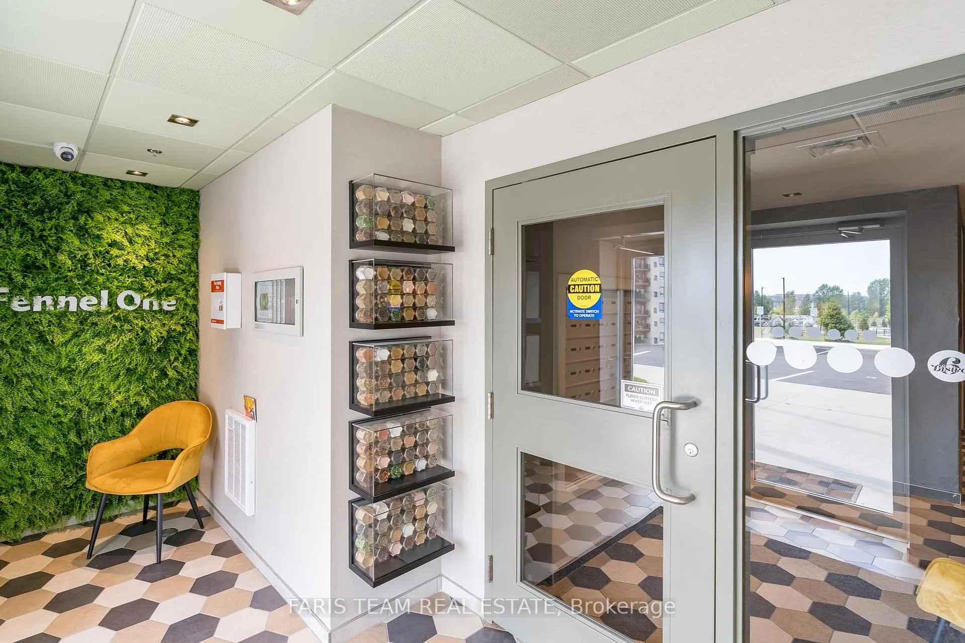 Photo 4 of Unit 302, 6 Spice Way, Barrie, Innis-Shore — HOMEH