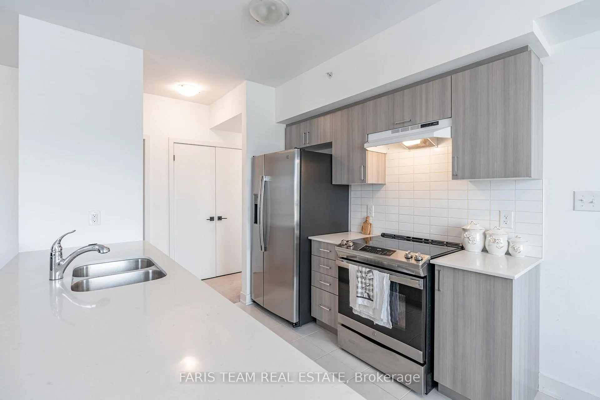 Photo 7 of Unit 302, 6 Spice Way, Barrie, Innis-Shore — HOMEH