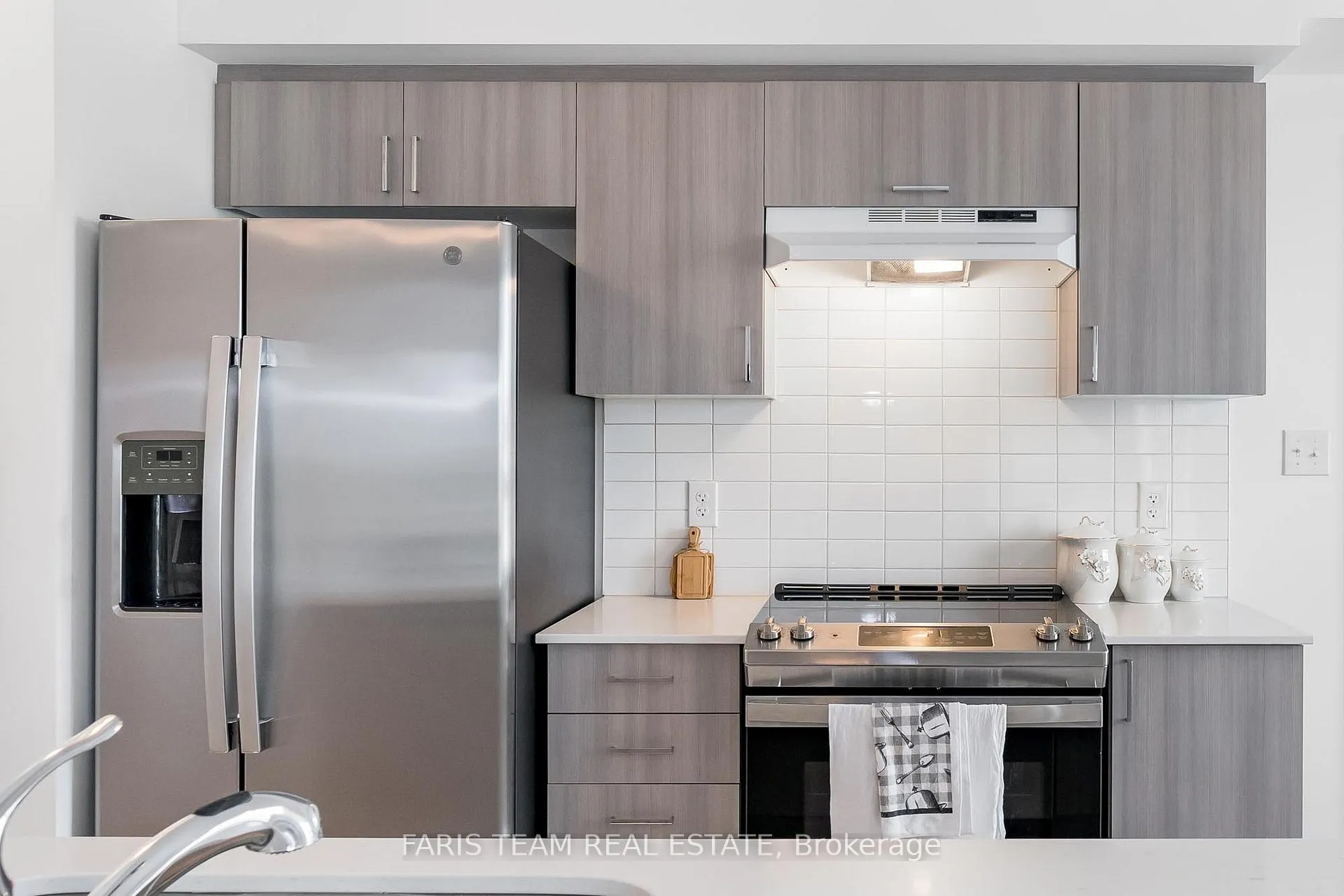 Photo 8 of Unit 302, 6 Spice Way, Barrie, Innis-Shore — HOMEH