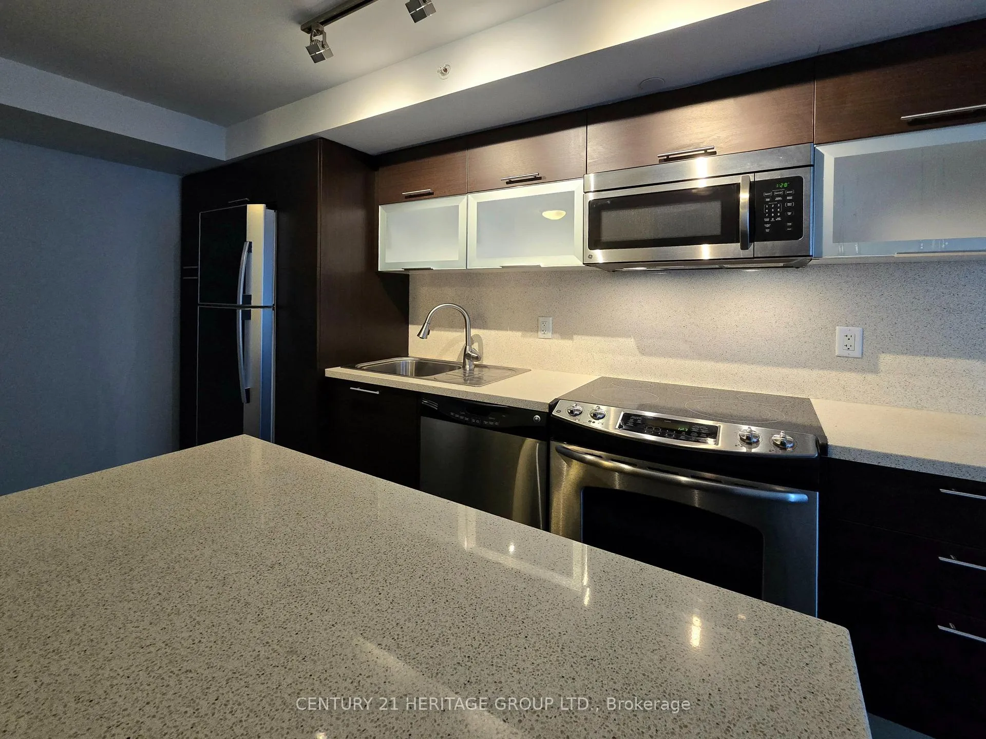 Photo 5 of Unit 1109, 386 Yonge Street, Toronto, Bay Street Corridor — HOMEH