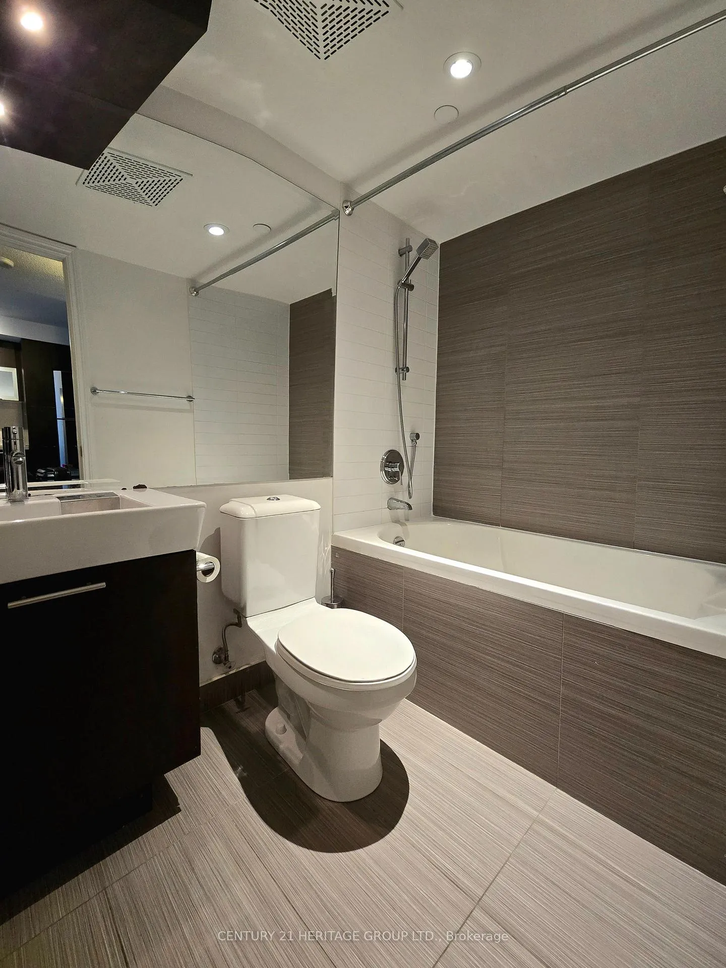 Photo 12 of Unit 1109, 386 Yonge Street, Toronto, Bay Street Corridor — HOMEH