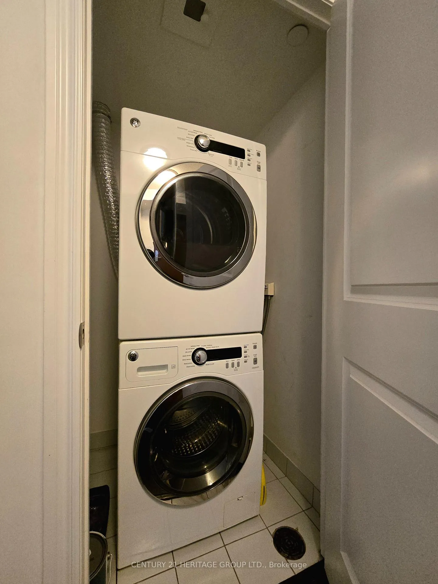 Photo 13 of Unit 1109, 386 Yonge Street, Toronto, Bay Street Corridor — HOMEH