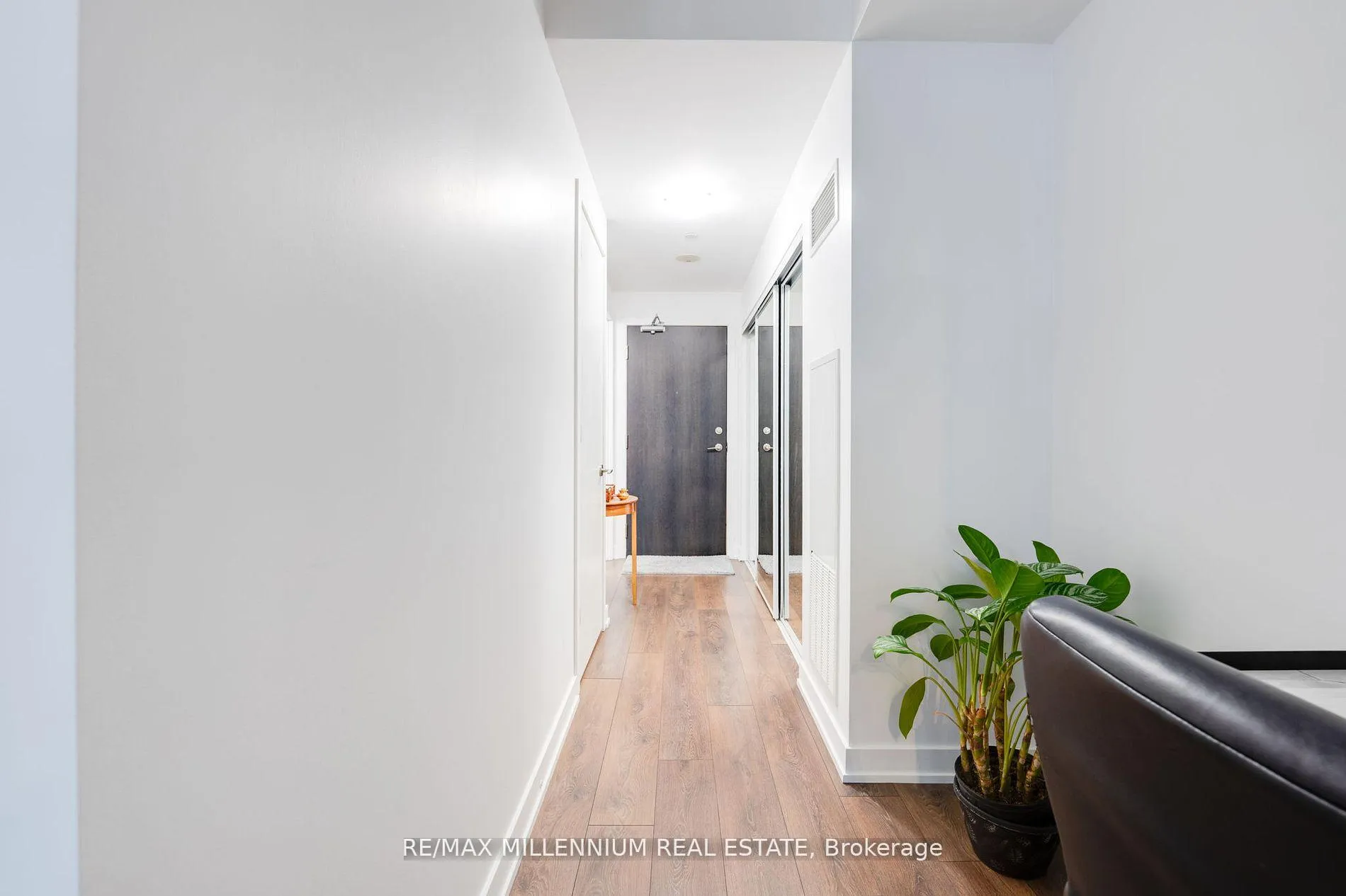 Photo 3 of Unit 710, 50 Bruyeres Mews, Toronto, Waterfront Communities — HOMEH