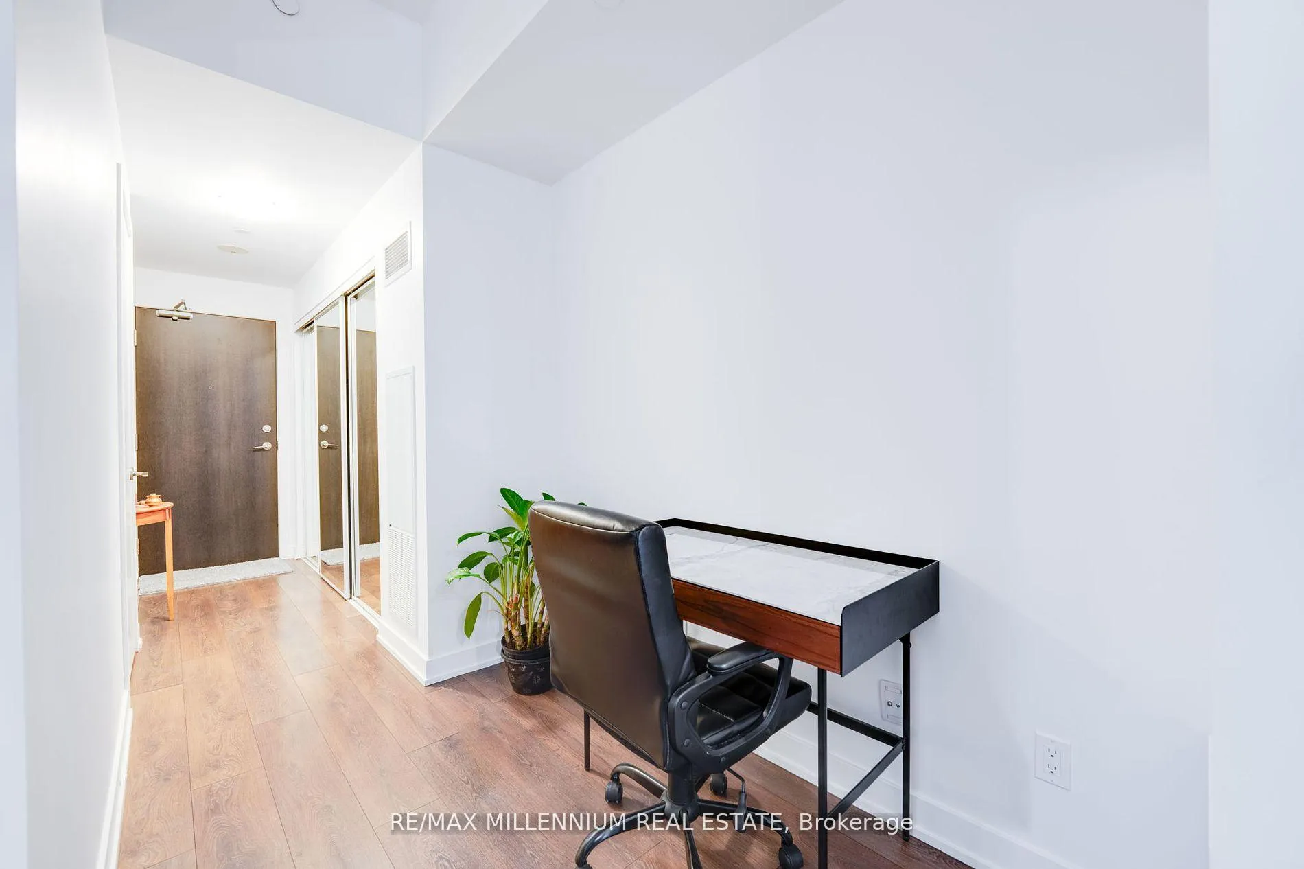 Photo 4 of Unit 710, 50 Bruyeres Mews, Toronto, Waterfront Communities — HOMEH