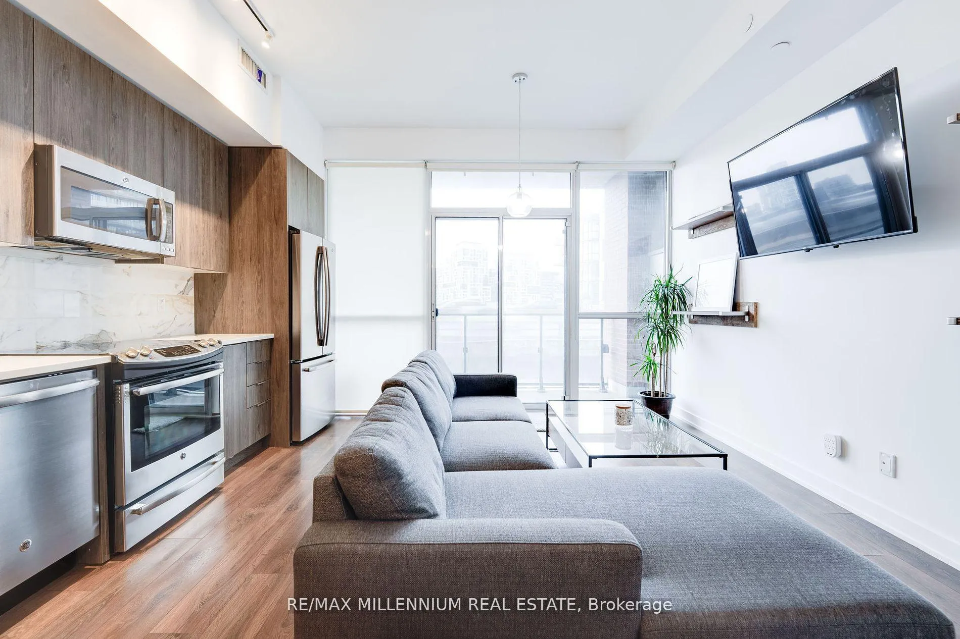 Photo 7 of Unit 710, 50 Bruyeres Mews, Toronto, Waterfront Communities — HOMEH