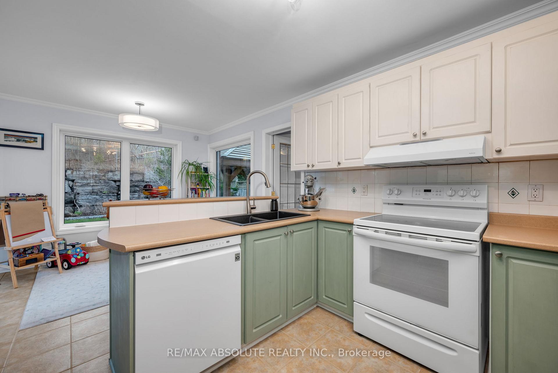 Photo 13 of 2913 Sable Ridge Drive, Ottawa, Upper Hunt Club — HOMEH