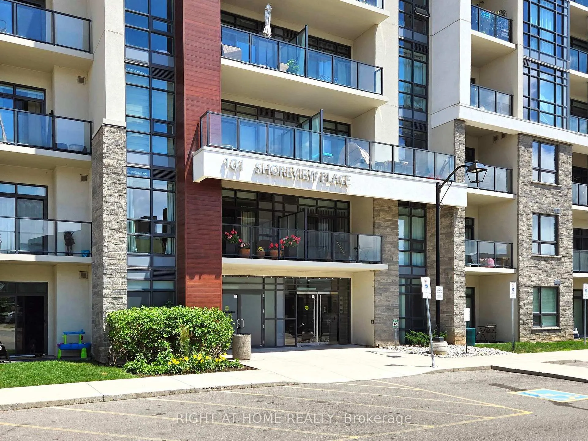 Photo 3 of Unit 111, 101 Shoreview Place, Hamilton, Lakeshore — HOMEH