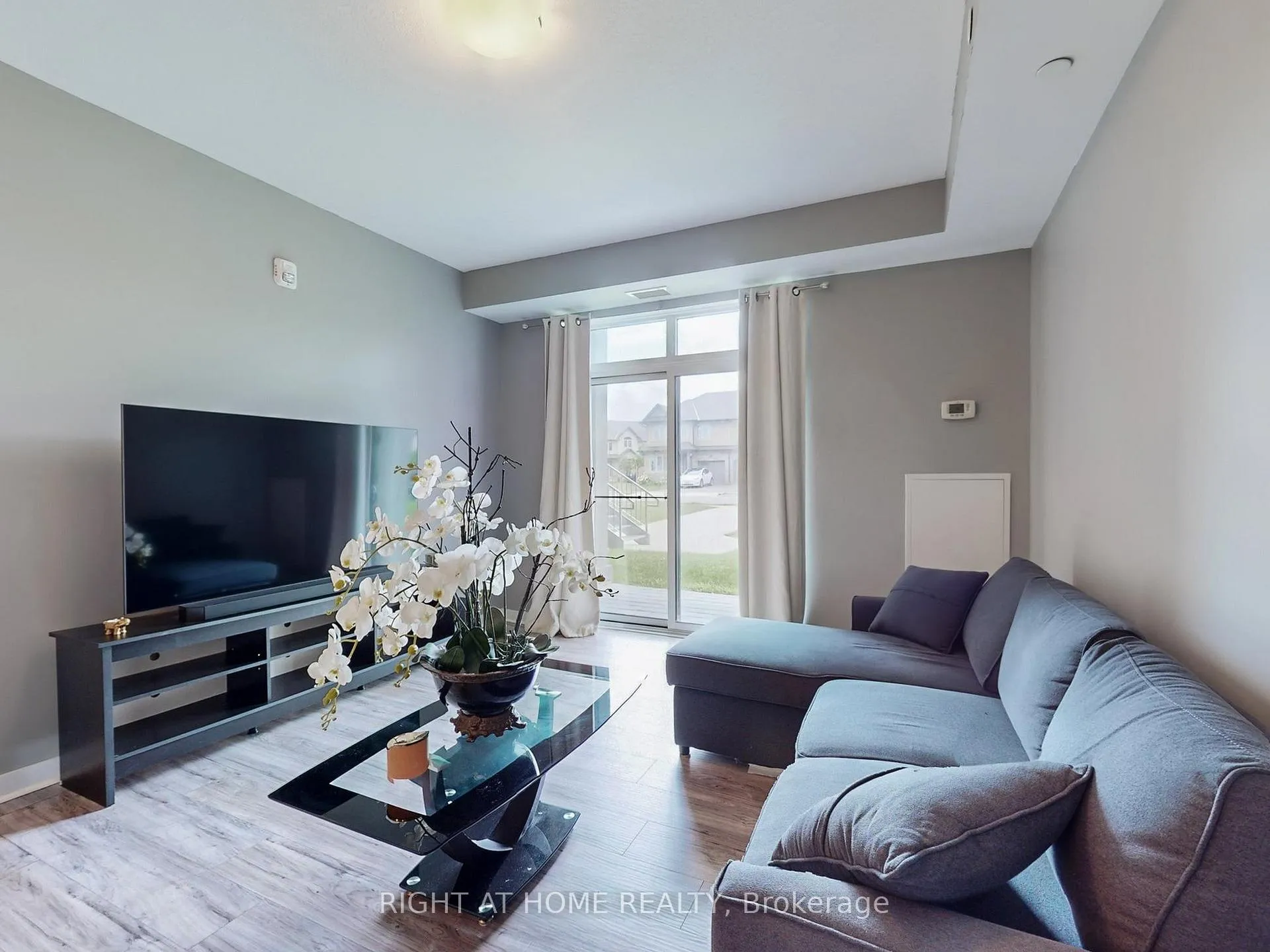 Photo 9 of Unit 111, 101 Shoreview Place, Hamilton, Lakeshore — HOMEH