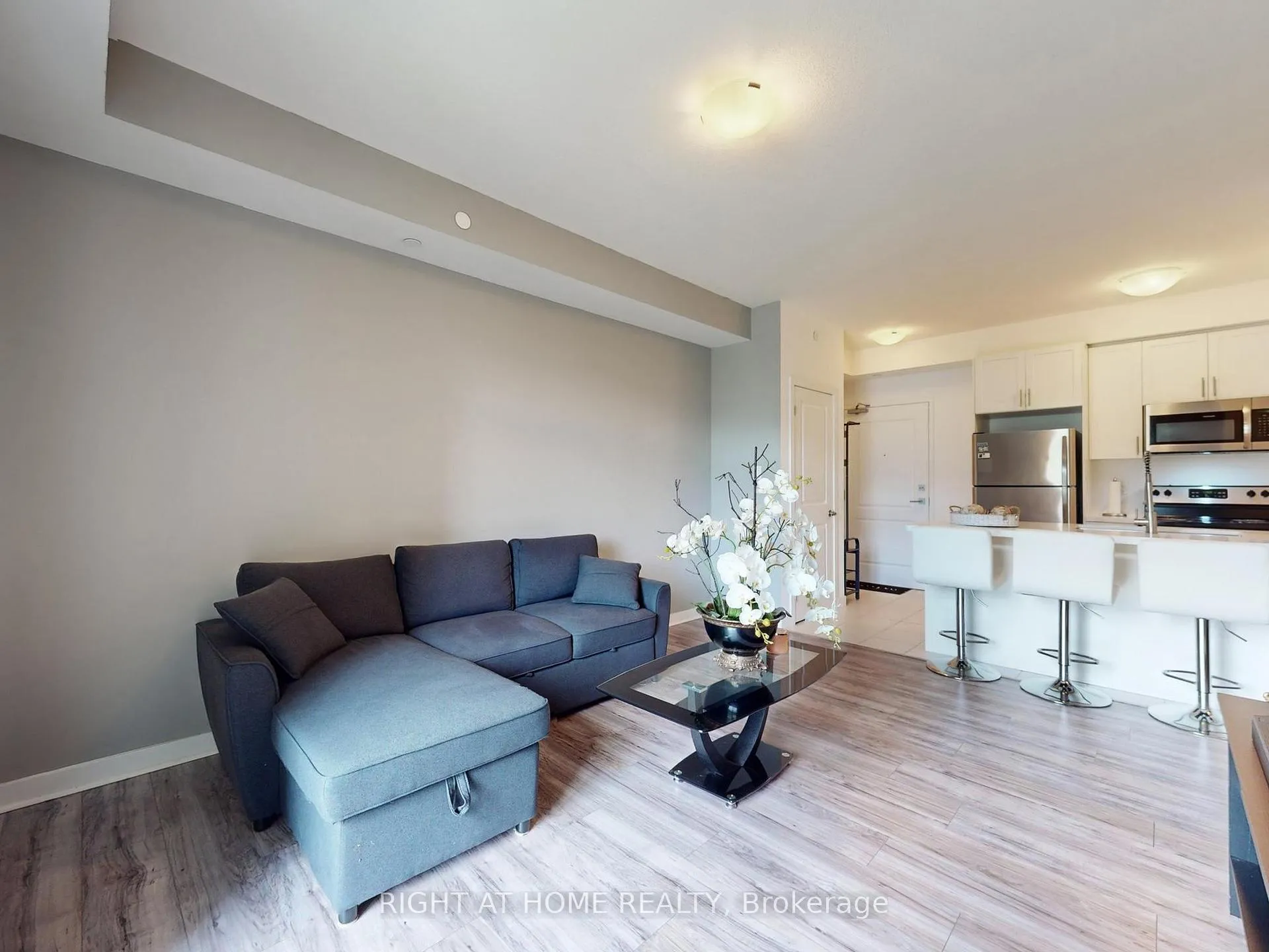 Photo 11 of Unit 111, 101 Shoreview Place, Hamilton, Lakeshore — HOMEH