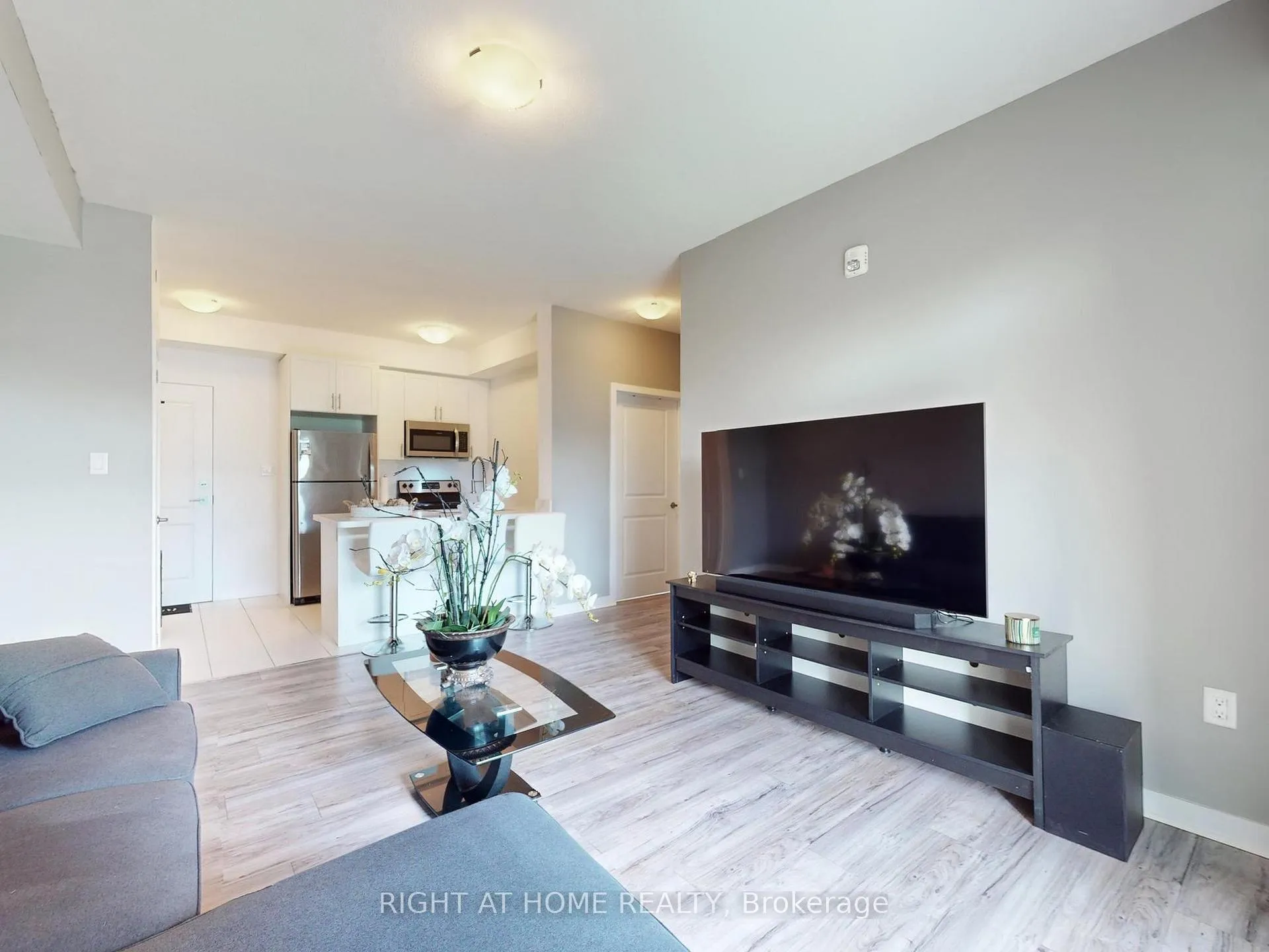 Photo 12 of Unit 111, 101 Shoreview Place, Hamilton, Lakeshore — HOMEH