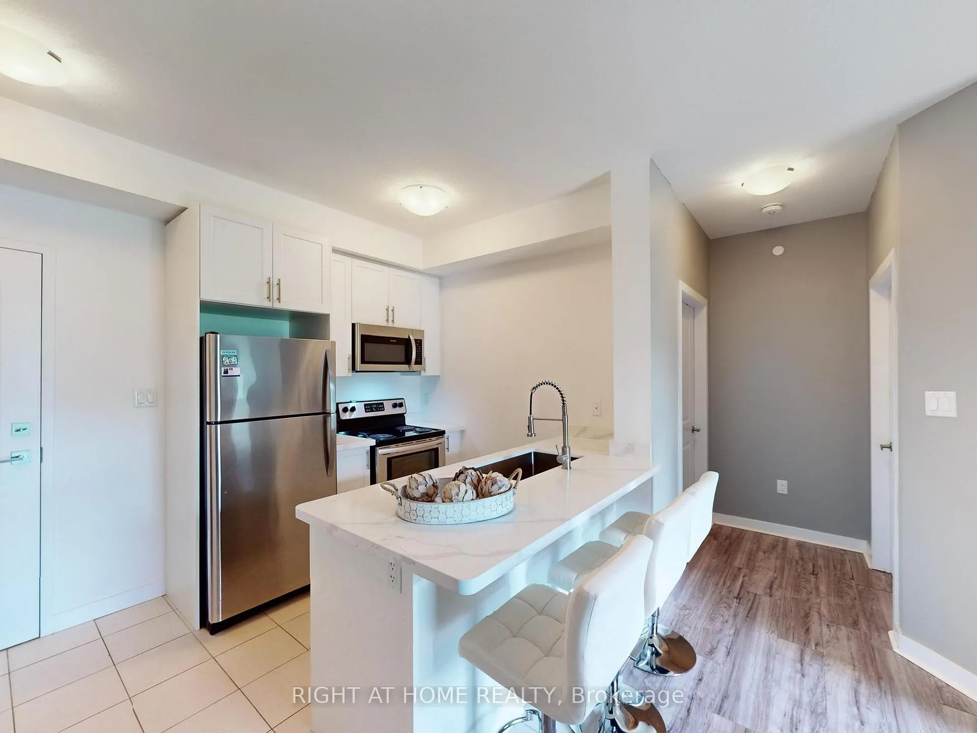 Photo 13 of Unit 111, 101 Shoreview Place, Hamilton, Lakeshore — HOMEH