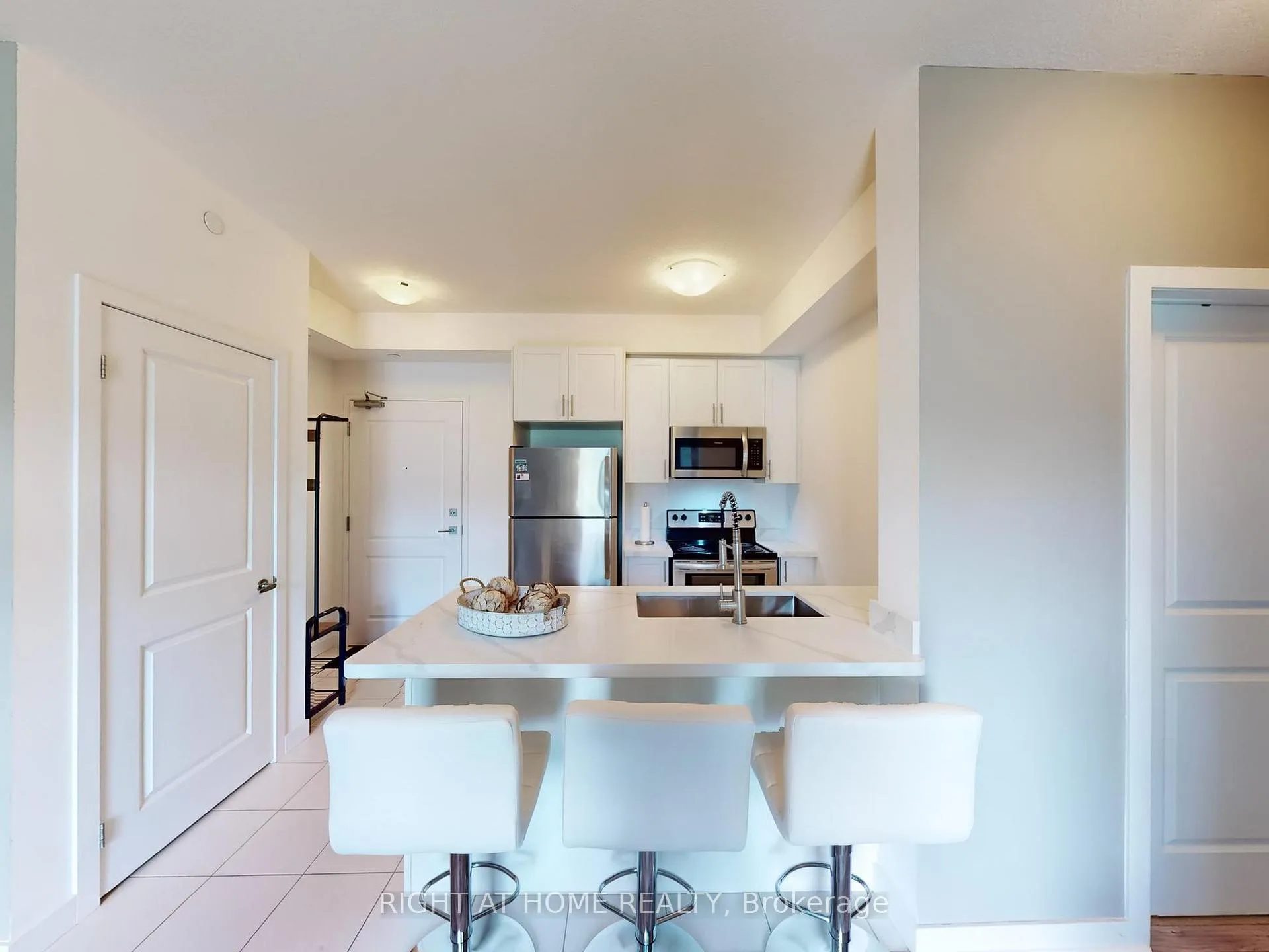 Photo 14 of Unit 111, 101 Shoreview Place, Hamilton, Lakeshore — HOMEH