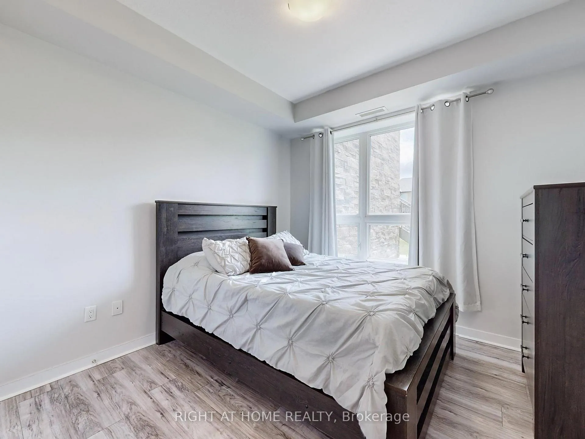Photo 18 of Unit 111, 101 Shoreview Place, Hamilton, Lakeshore — HOMEH
