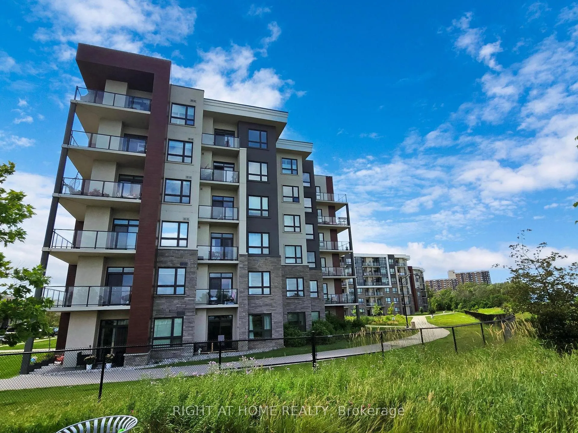 Photo 28 of Unit 111, 101 Shoreview Place, Hamilton, Lakeshore — HOMEH