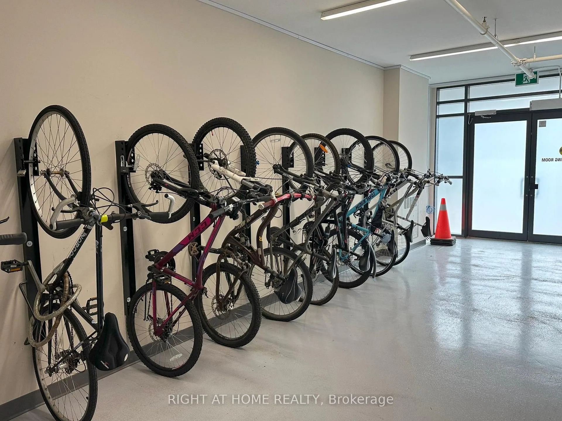 Photo 37 of Unit 111, 101 Shoreview Place, Hamilton, Lakeshore — HOMEH