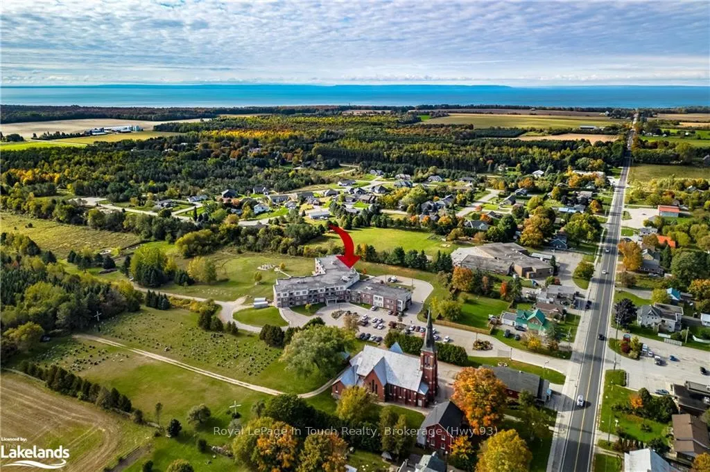 Front of Unit 104, 333 Lafontaine Road W