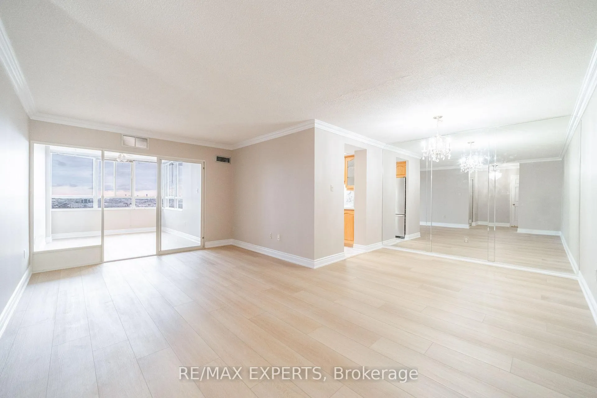 Photo 5 of Unit 1601, 100 County Court Boulevard S, Brampton, Bram West — HOMEH