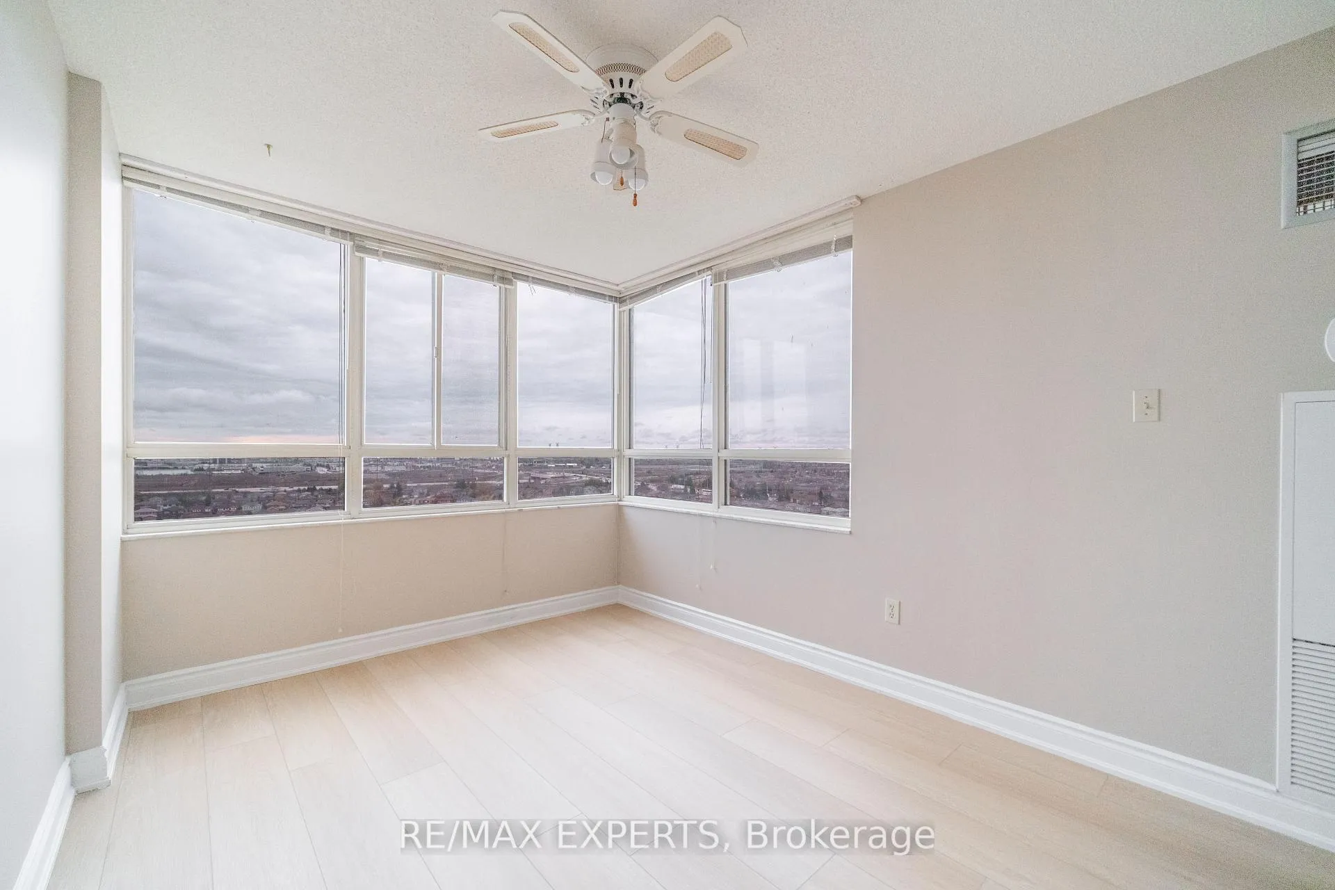 Photo 12 of Unit 1601, 100 County Court Boulevard S, Brampton, Bram West — HOMEH