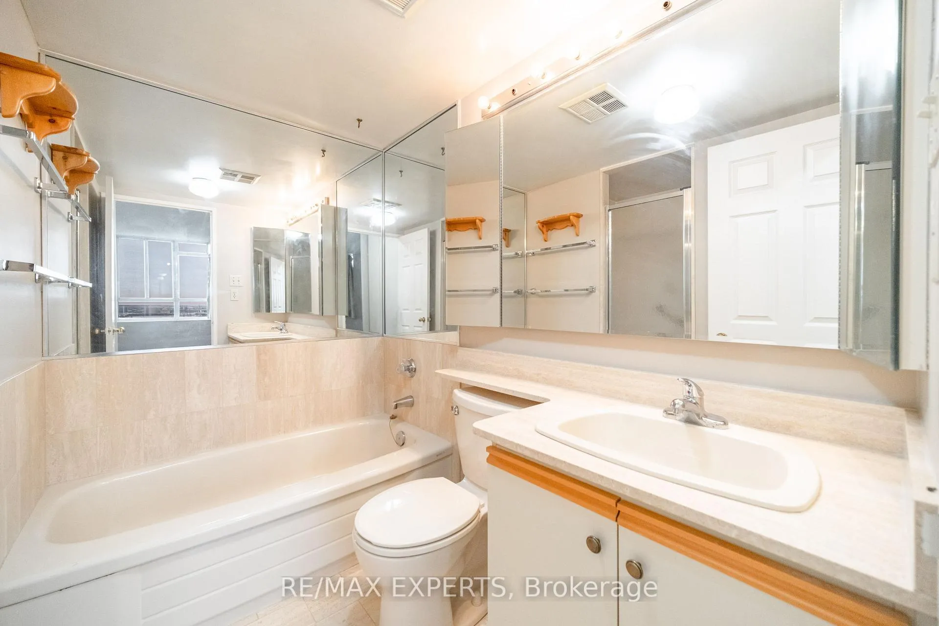 Photo 22 of Unit 1601, 100 County Court Boulevard S, Brampton, Bram West — HOMEH