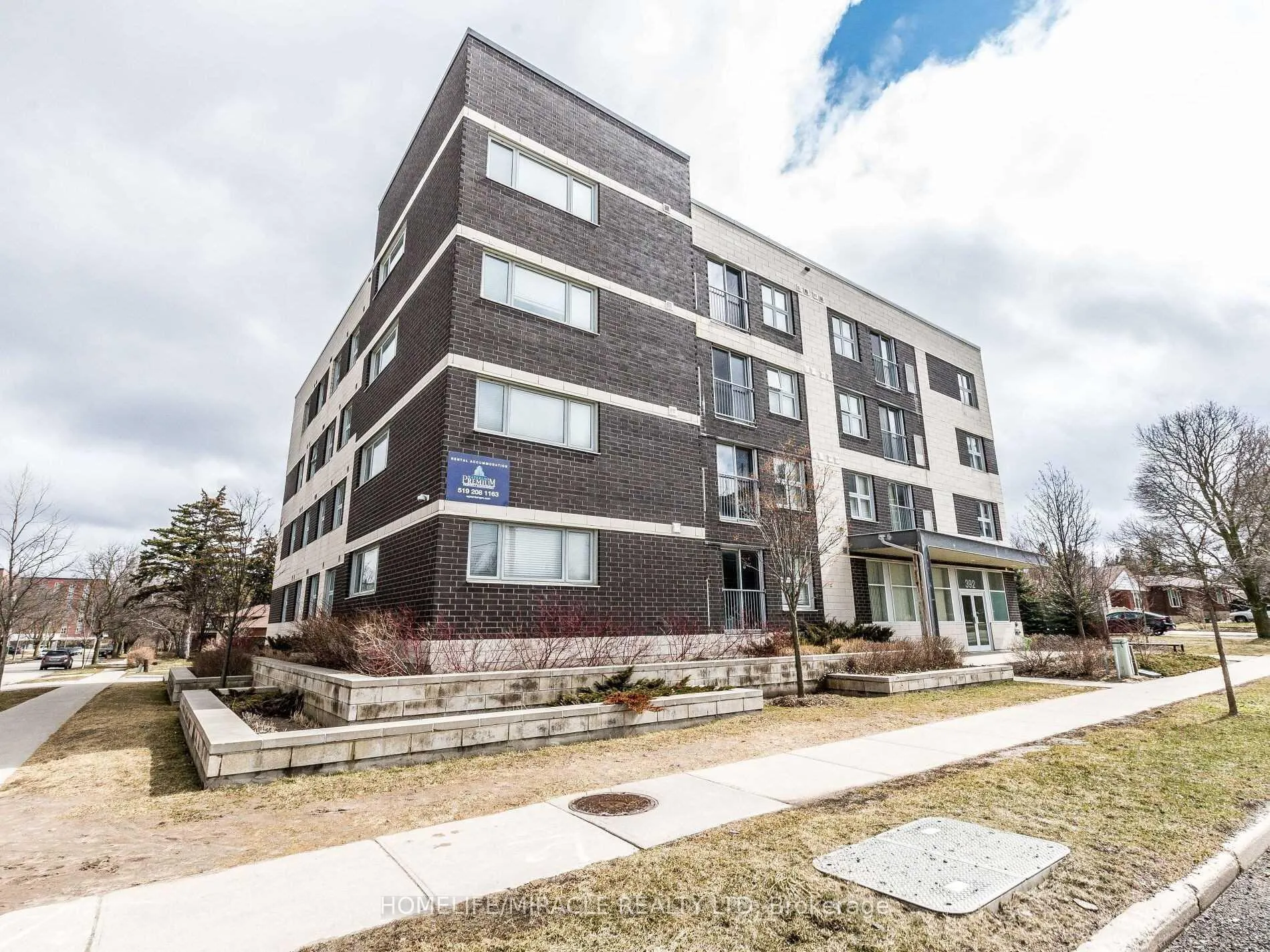 Front of Unit 203, 392 Albert Street
