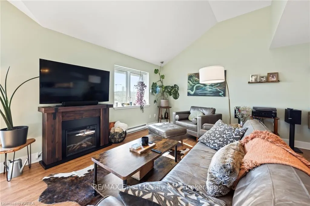 Photo 5 of Unit 605, 2 Bay Street, Kingston, East of Sir John A. Blvd — HOMEH