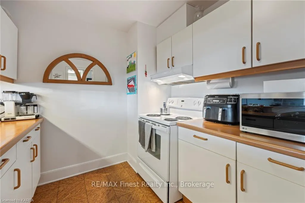 Photo 17 of Unit 605, 2 Bay Street, Kingston, East of Sir John A. Blvd — HOMEH