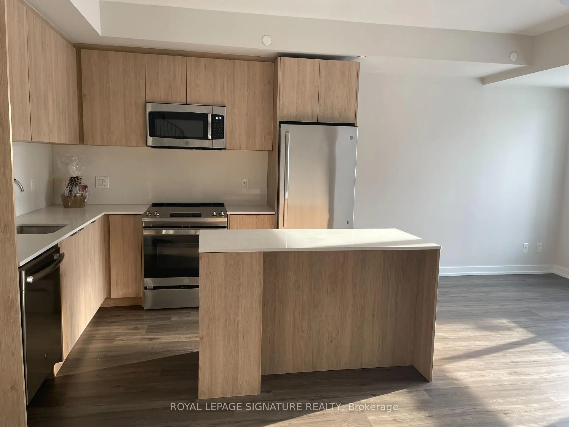 Photo 3 of Unit 102, 25 Nicholas Avenue, Toronto, Regent Park — HOMEH