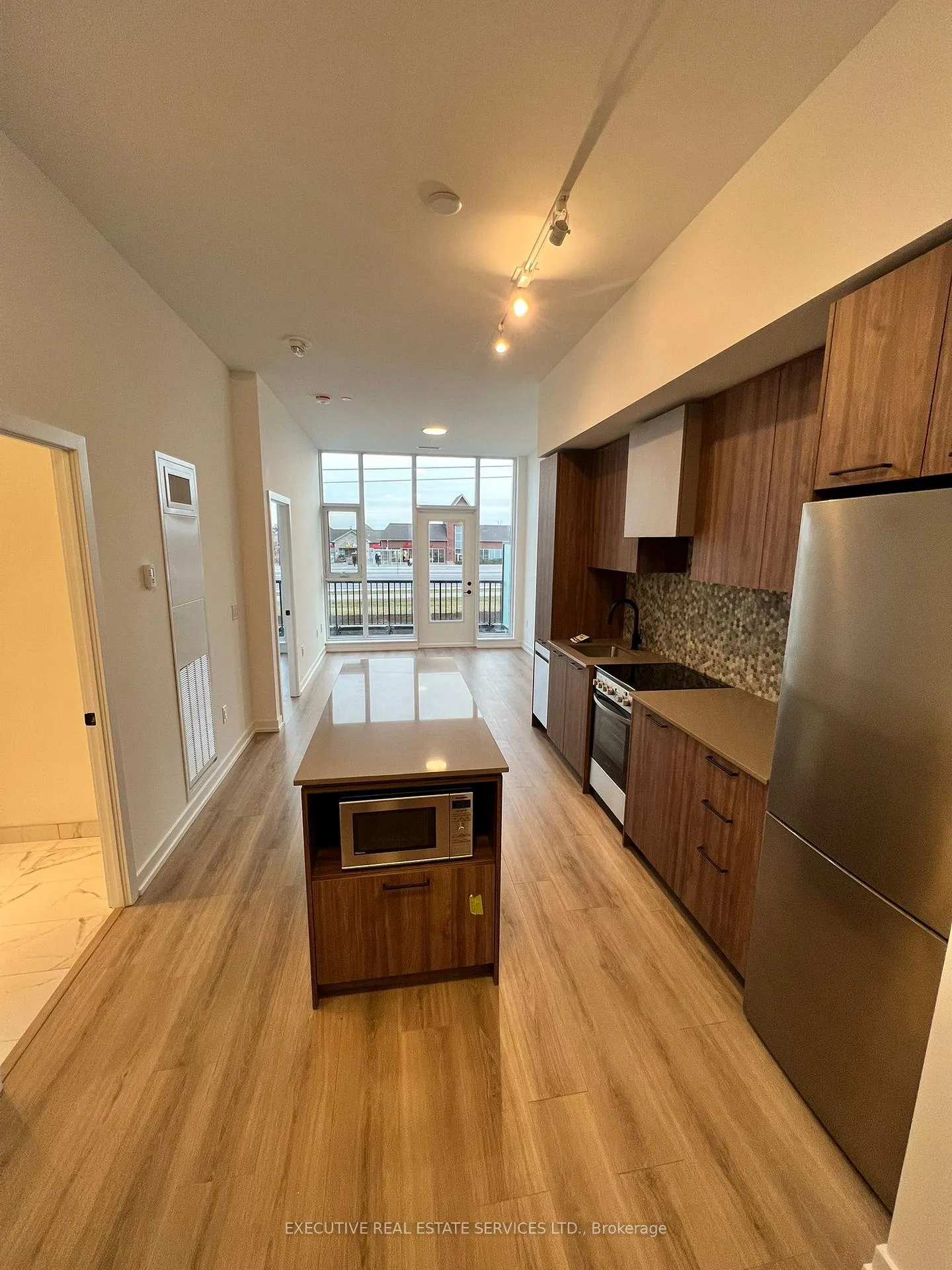 Photo 2 of Unit 108, 10 Lagerfeld Drive, Brampton, Northwest Brampton — HOMEH
