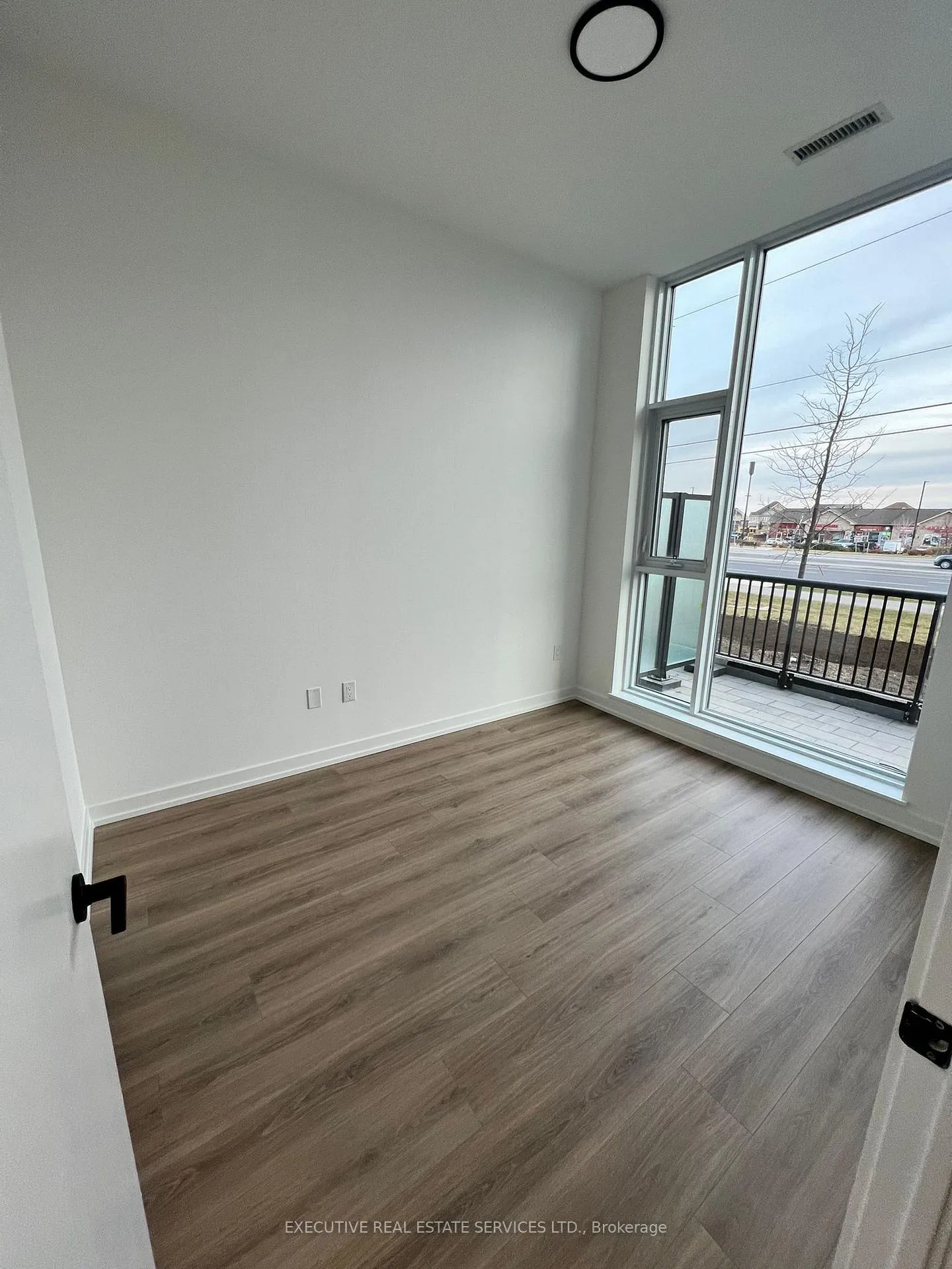Photo 3 of Unit 108, 10 Lagerfeld Drive, Brampton, Northwest Brampton — HOMEH