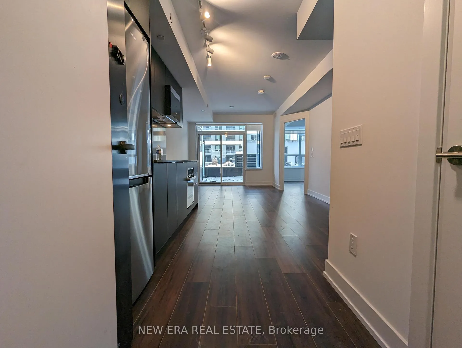 Photo 6 of Unit 306, 8 Cedarland Drive, Markham, Unionville — HOMEH