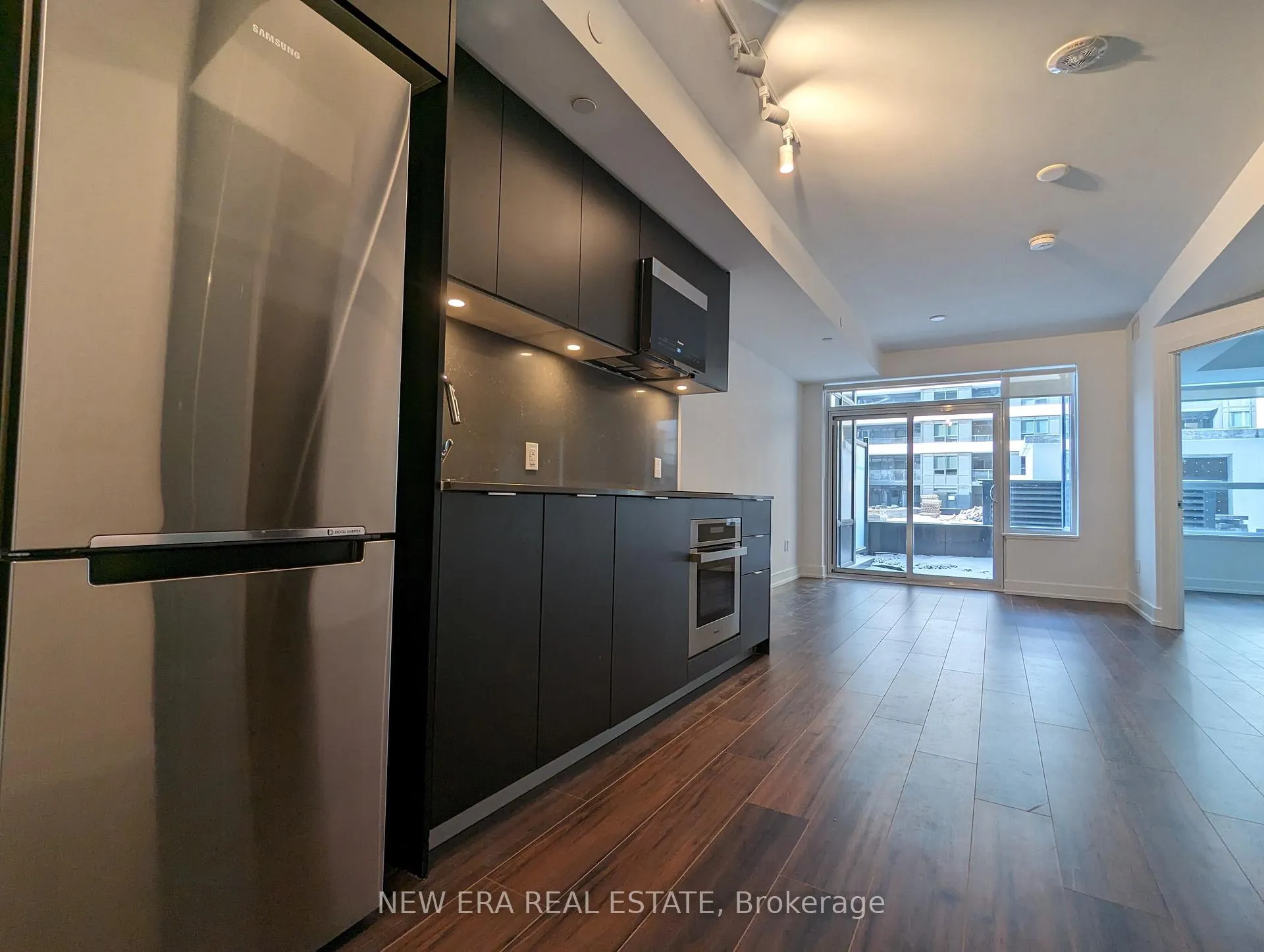 Photo 7 of Unit 306, 8 Cedarland Drive, Markham, Unionville — HOMEH