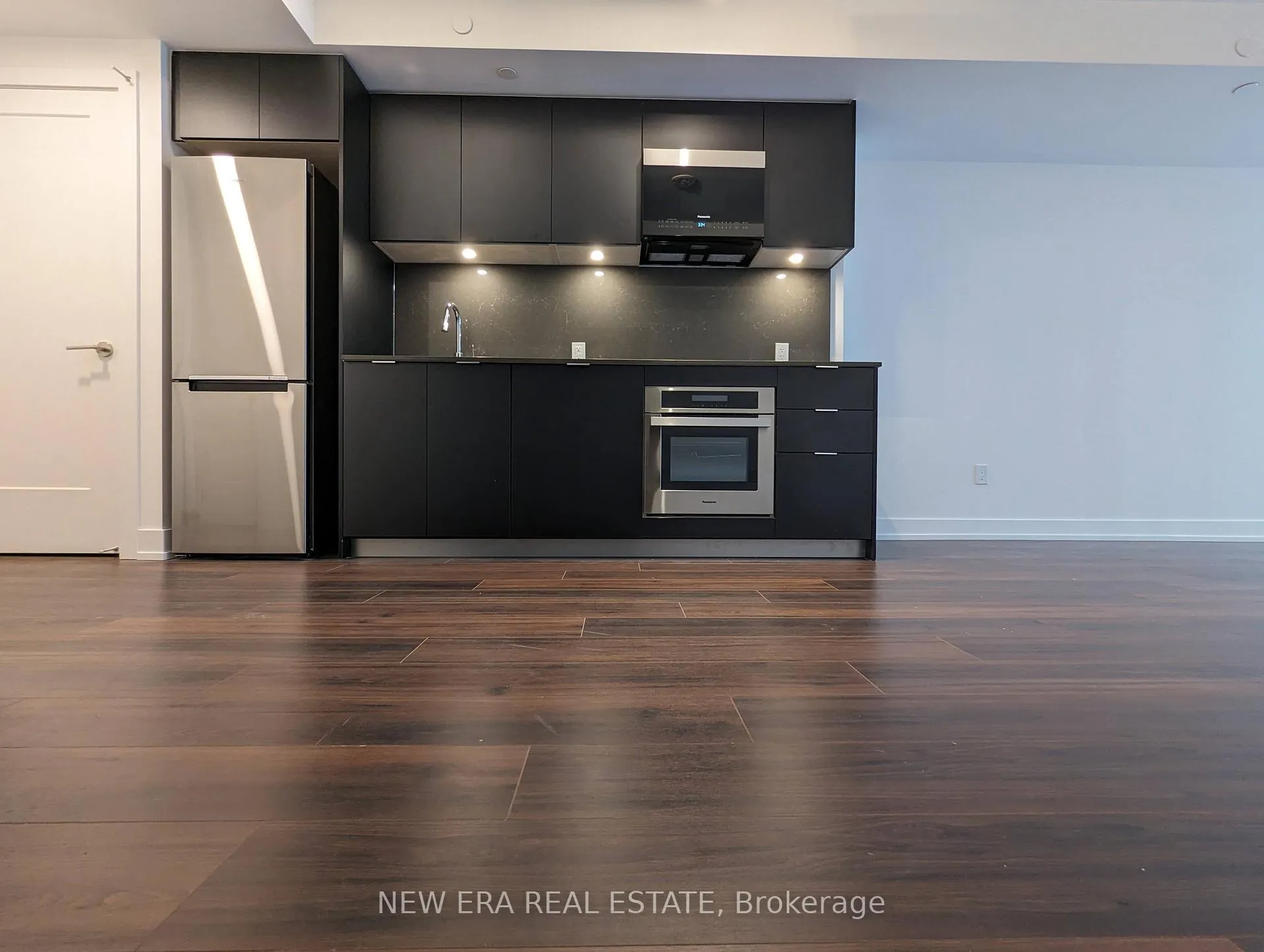 Photo 8 of Unit 306, 8 Cedarland Drive, Markham, Unionville — HOMEH