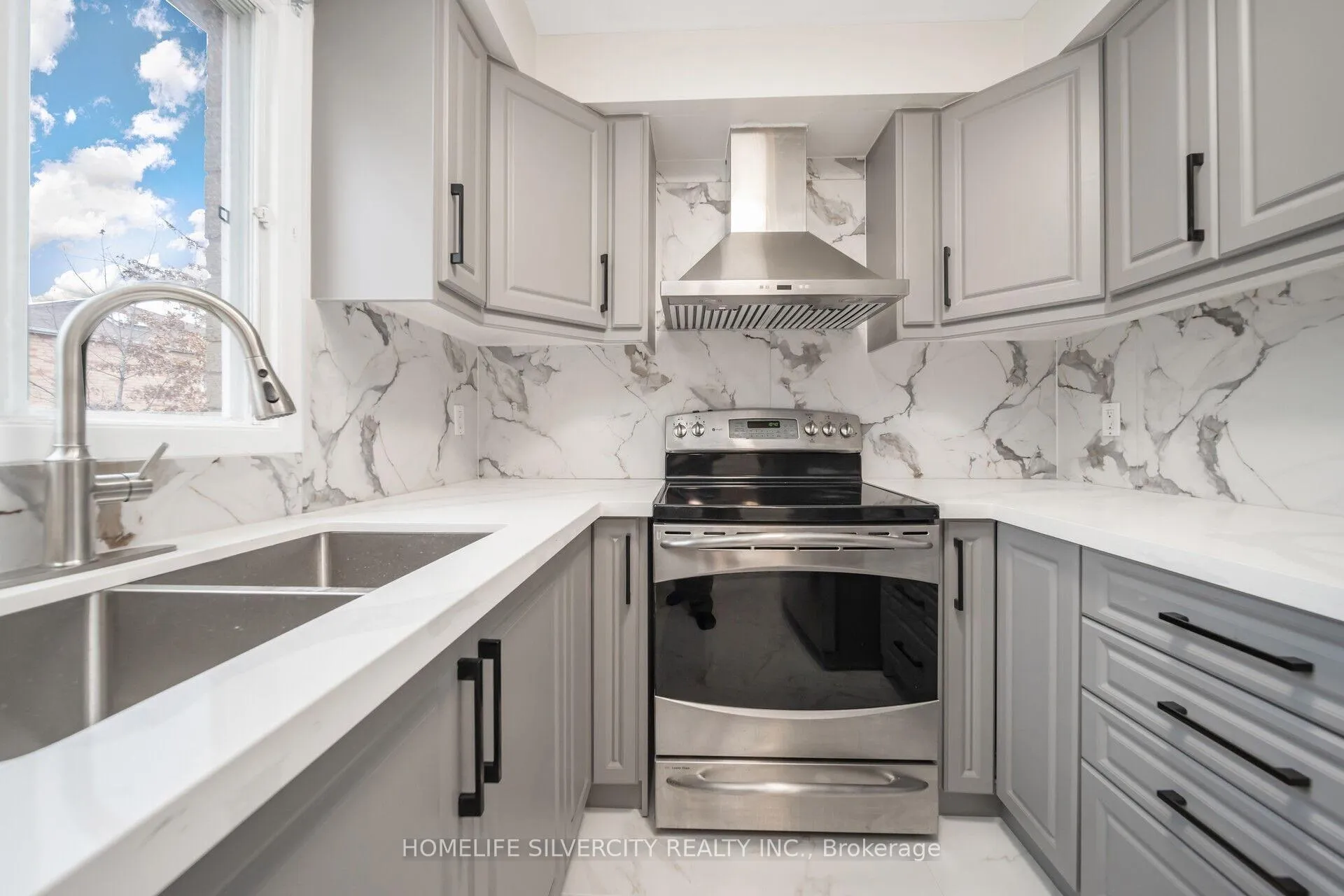 Photo 12 of 61 Cutters Crescent, Brampton, Fletcher's West — HOMEH