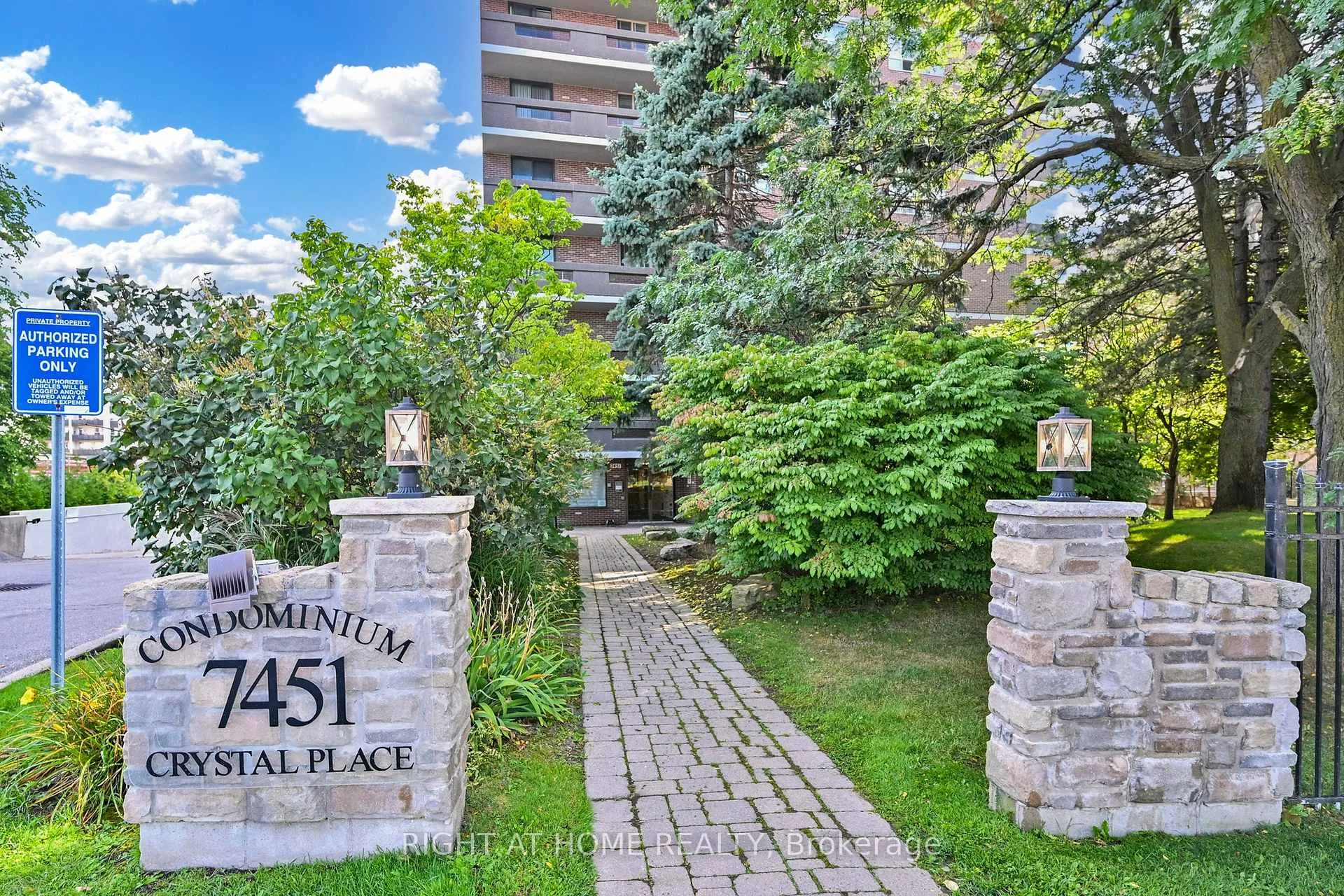 Photo 1 of Unit 201, 7451 Yonge Street E, Markham, Thornhill — HOMEH