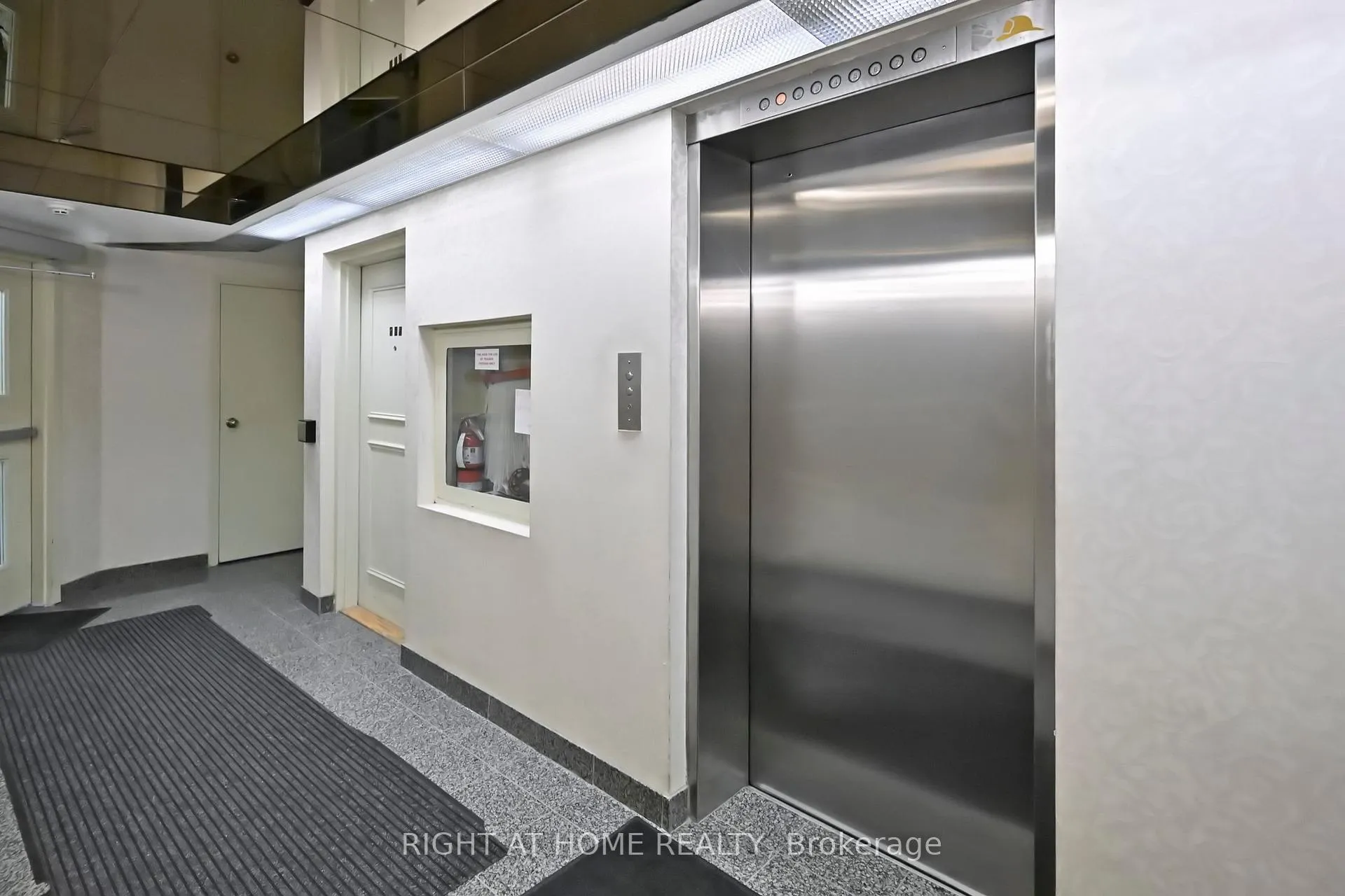 Photo 3 of Unit 201, 7451 Yonge Street E, Markham, Thornhill — HOMEH