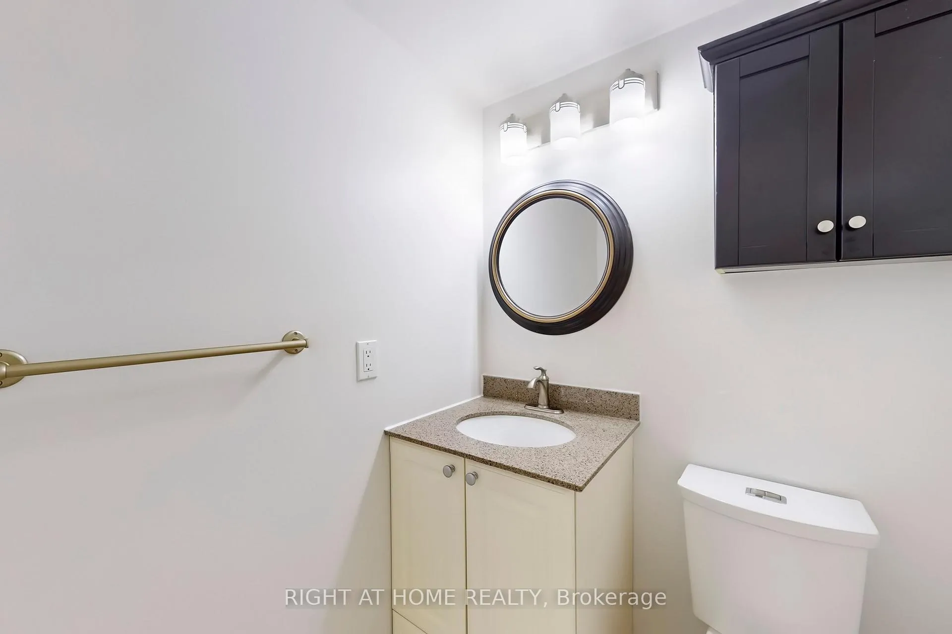 Photo 12 of Unit 201, 7451 Yonge Street E, Markham, Thornhill — HOMEH