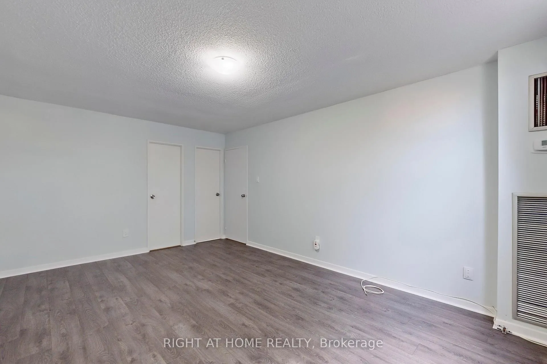 Photo 13 of Unit 201, 7451 Yonge Street E, Markham, Thornhill — HOMEH