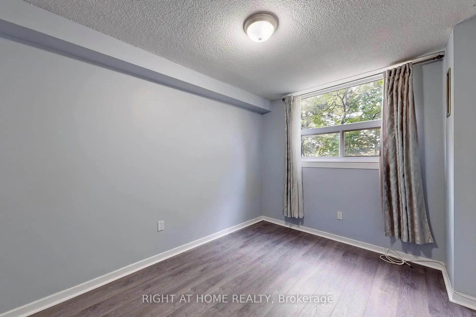 Photo 14 of Unit 201, 7451 Yonge Street E, Markham, Thornhill — HOMEH