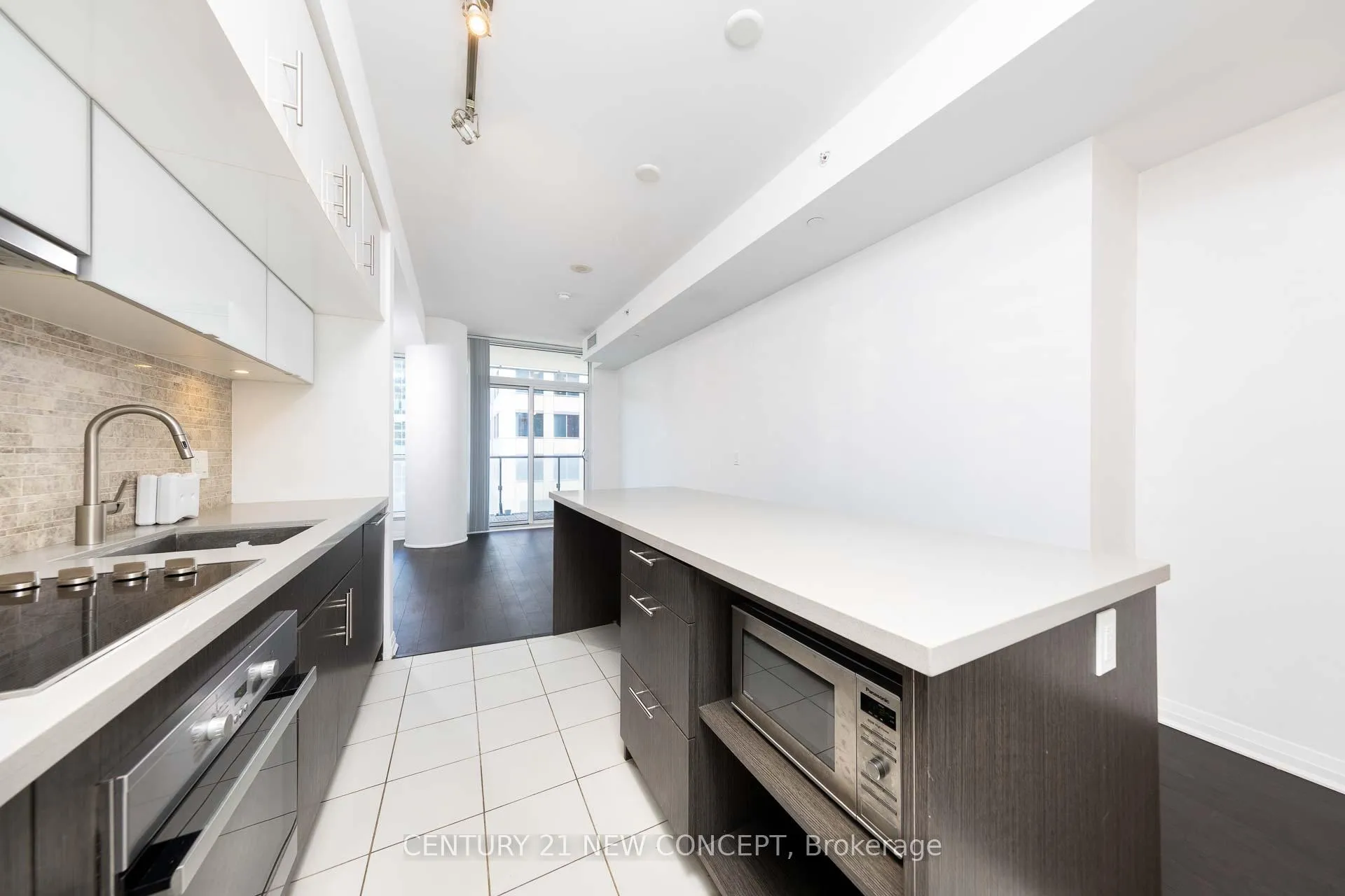 Photo 2 of Unit 803, 8 Mercer Street, Toronto, Waterfront Communities — HOMEH
