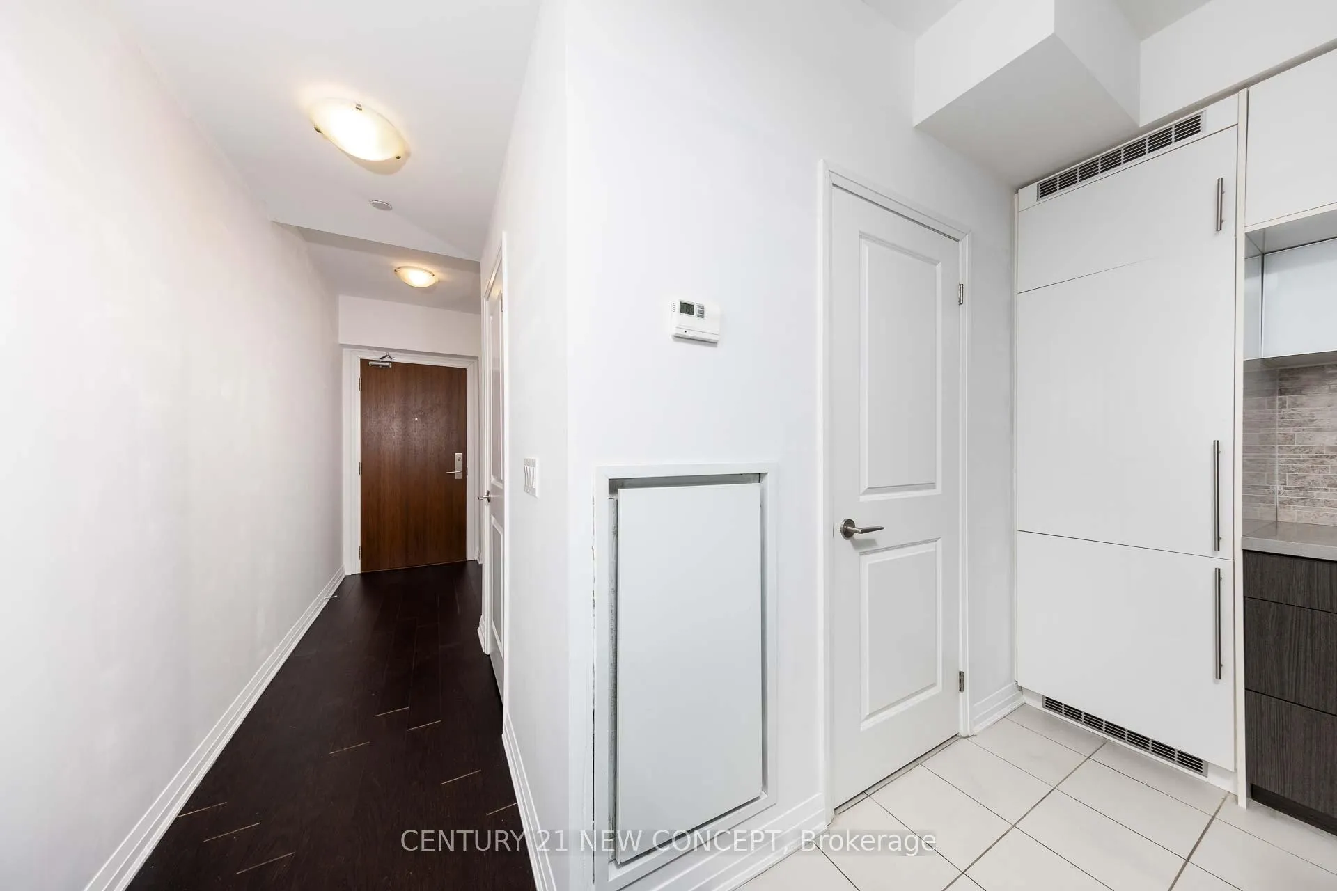Photo 5 of Unit 803, 8 Mercer Street, Toronto, Waterfront Communities — HOMEH