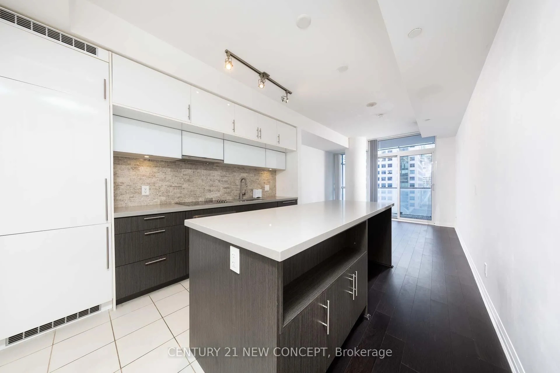Photo 8 of Unit 803, 8 Mercer Street, Toronto, Waterfront Communities — HOMEH