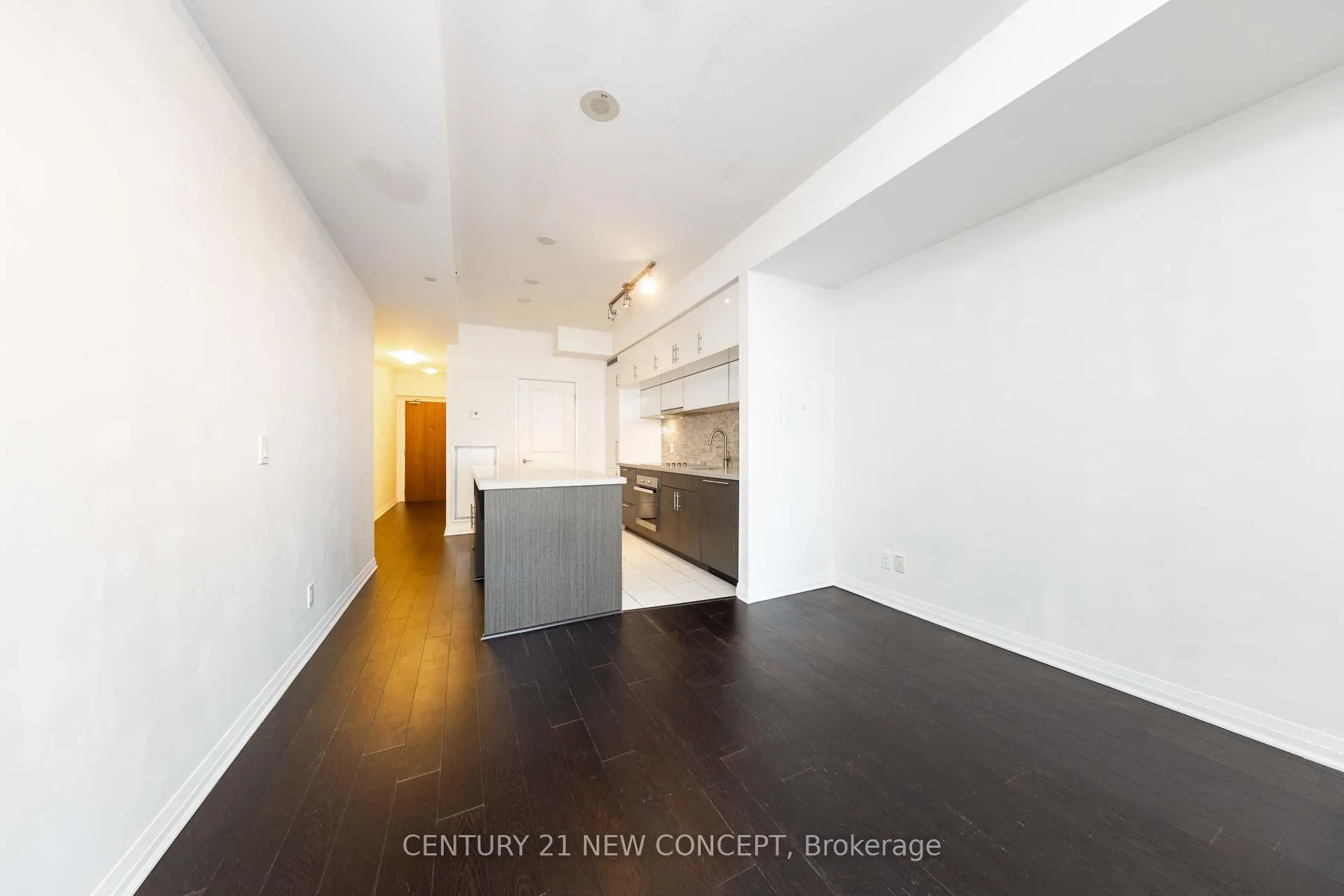 Photo 9 of Unit 803, 8 Mercer Street, Toronto, Waterfront Communities — HOMEH
